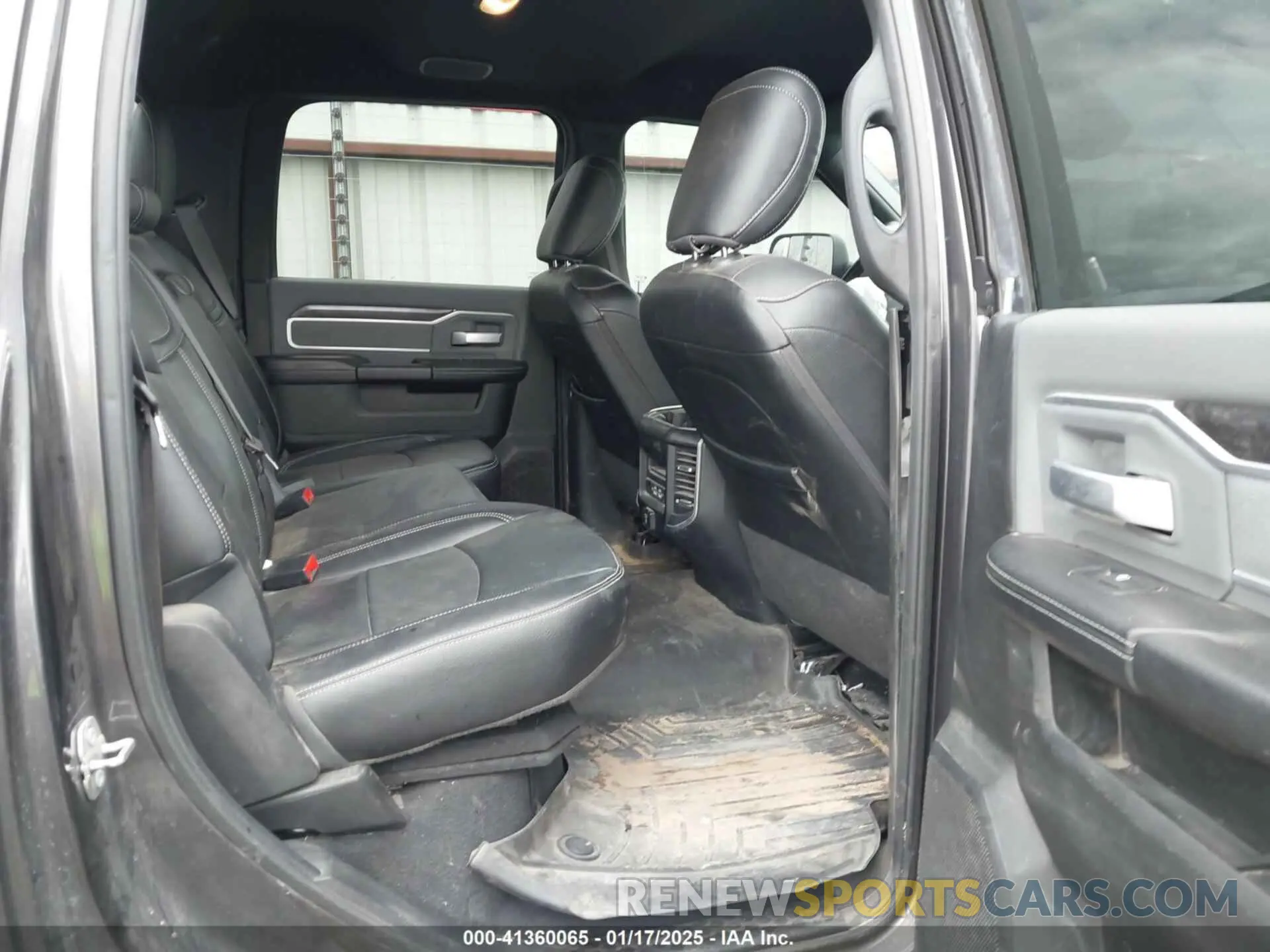 8 fotografías del automóvil dañado 3C6UR5DL8MG669814 RAM 2500 2021