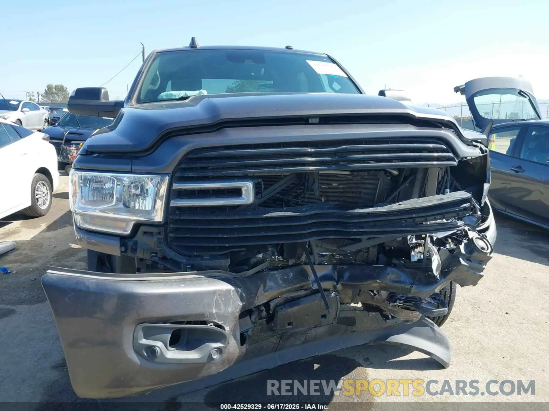 11 fotografías del automóvil dañado 3C6UR5DLXMG584554 RAM 2500 2021