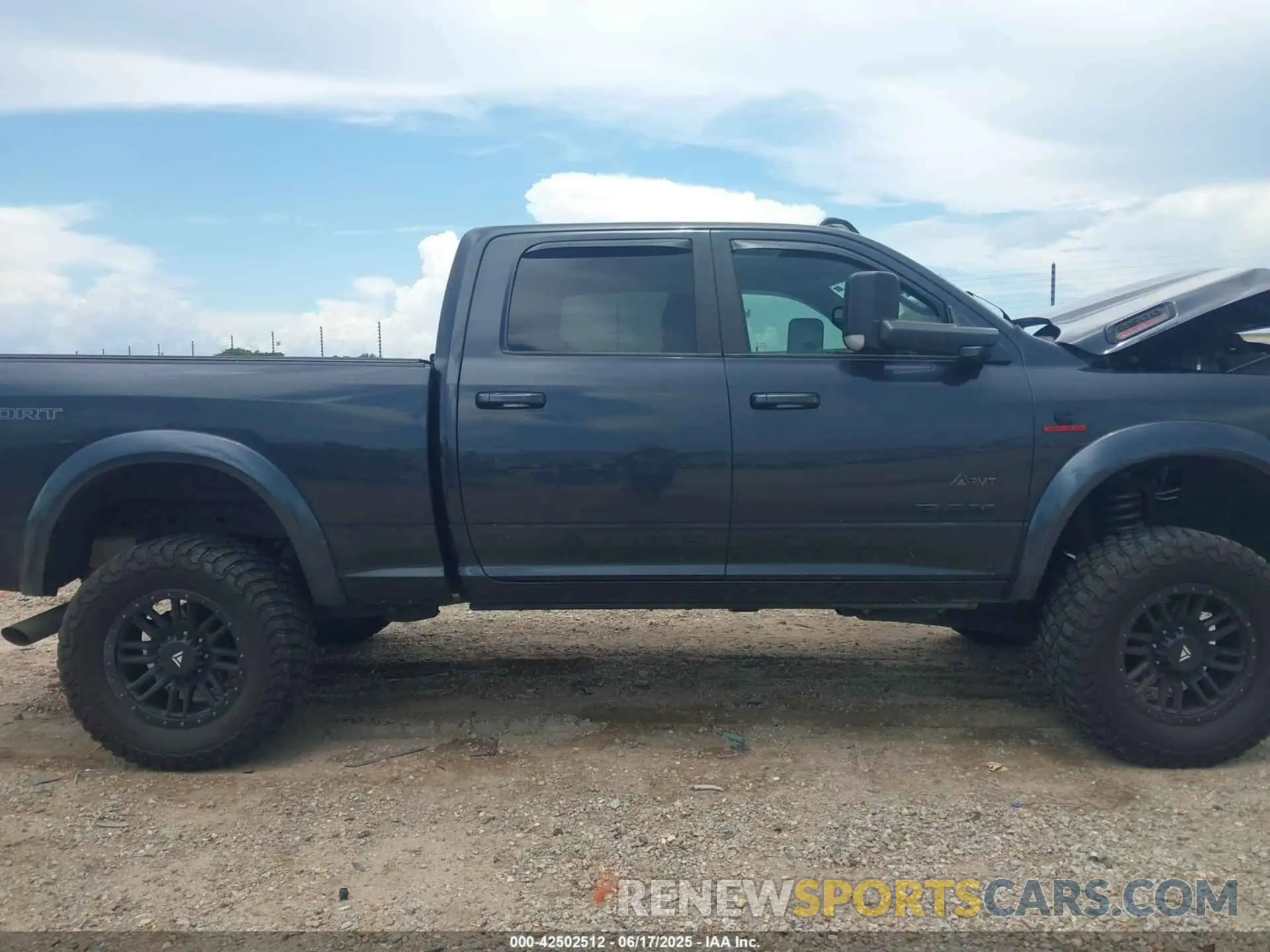 13 fotografías del automóvil dañado 3C6UR5DLXMG659821 RAM 2500 2021