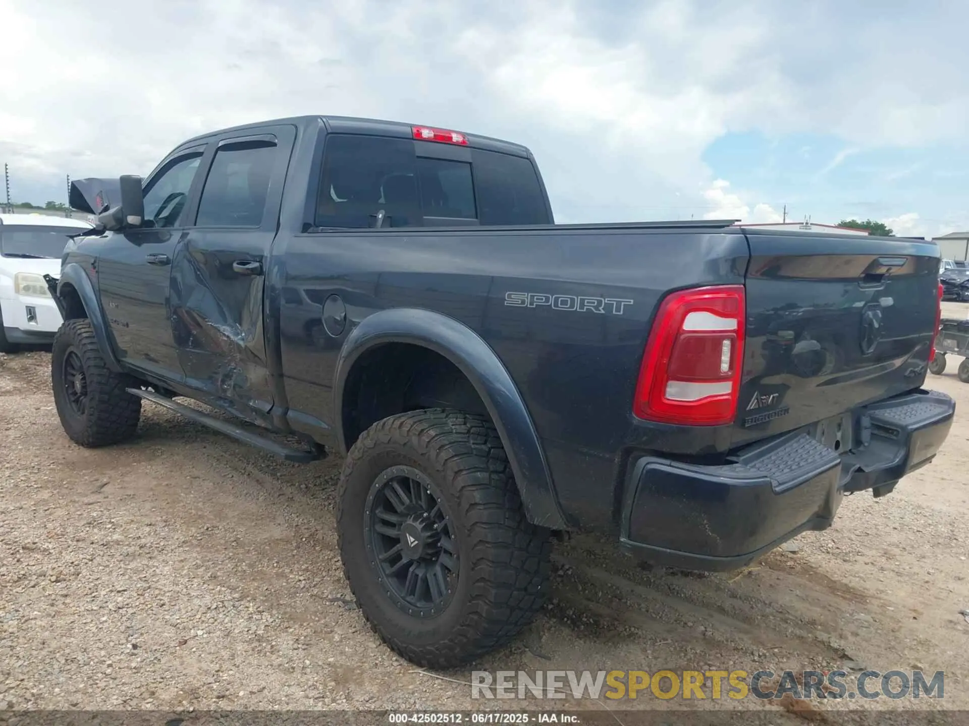 3 fotografías del automóvil dañado 3C6UR5DLXMG659821 RAM 2500 2021
