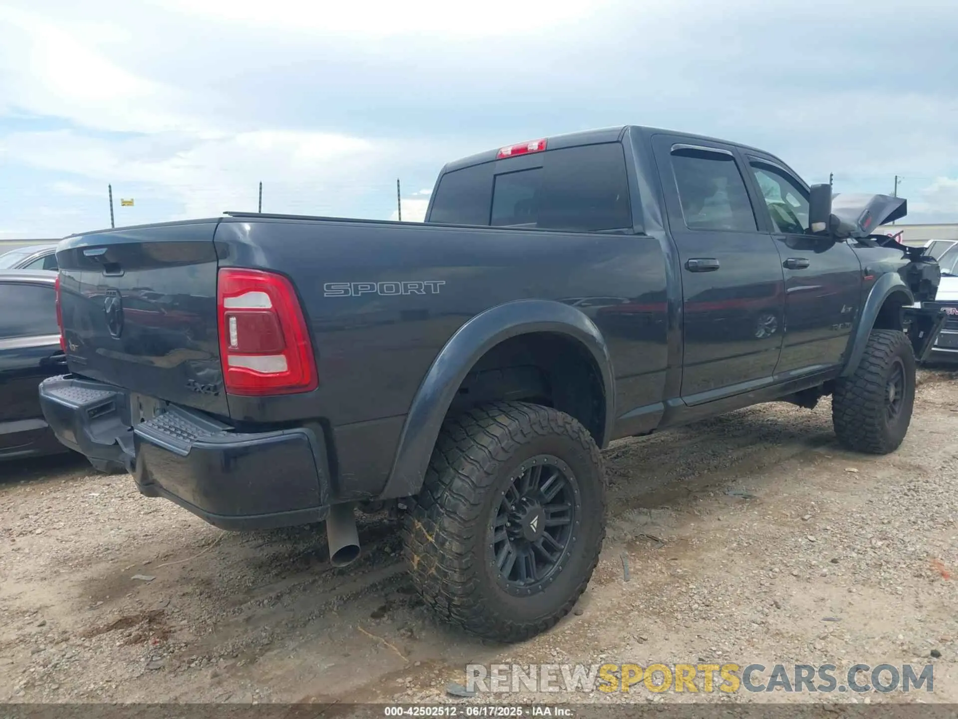 4 fotografías del automóvil dañado 3C6UR5DLXMG659821 RAM 2500 2021