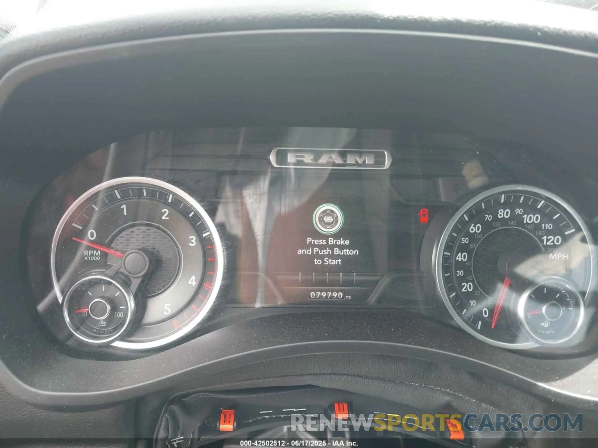 7 fotografías del automóvil dañado 3C6UR5DLXMG659821 RAM 2500 2021