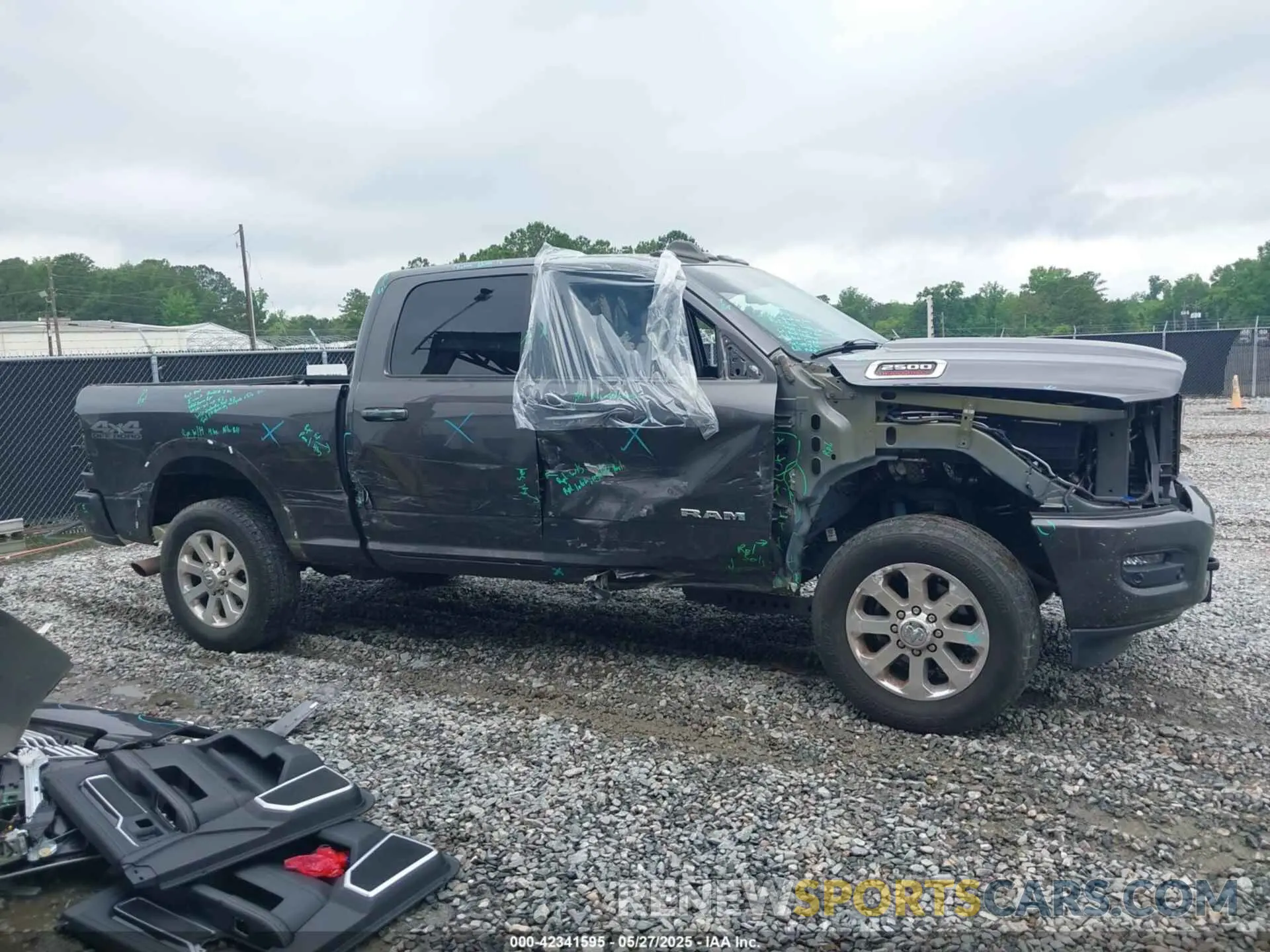 14 fotografías del automóvil dañado 3C6UR5FL1MG561600 RAM 2500 2021