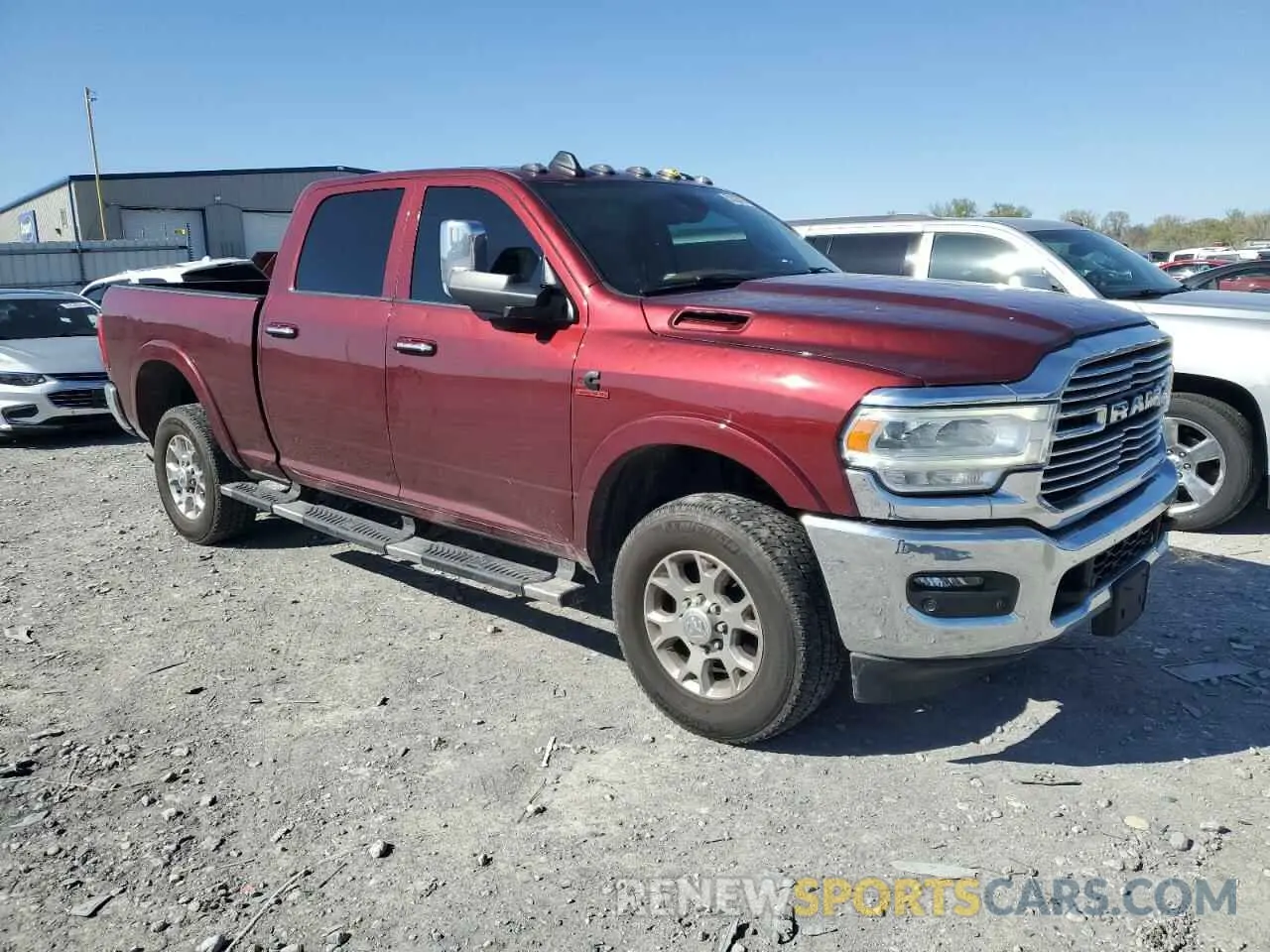 4 fotografías del automóvil dañado 3C6UR5FL4MG631655 RAM 2500 2021