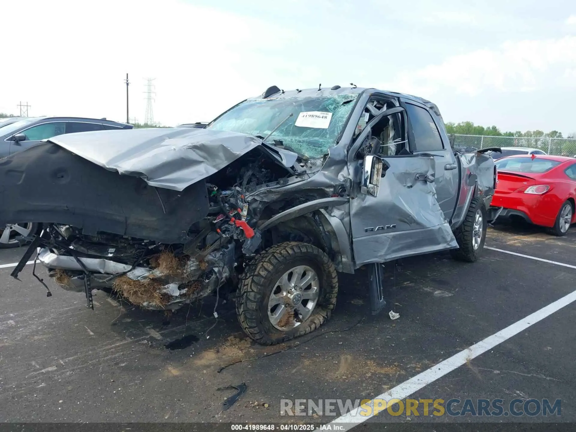 2 fotografías del automóvil dañado 3C6UR5FL5MG516837 RAM 2500 2021
