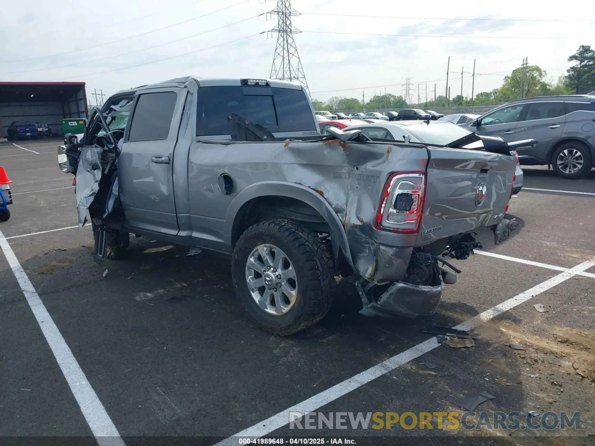 3 fotografías del automóvil dañado 3C6UR5FL5MG516837 RAM 2500 2021
