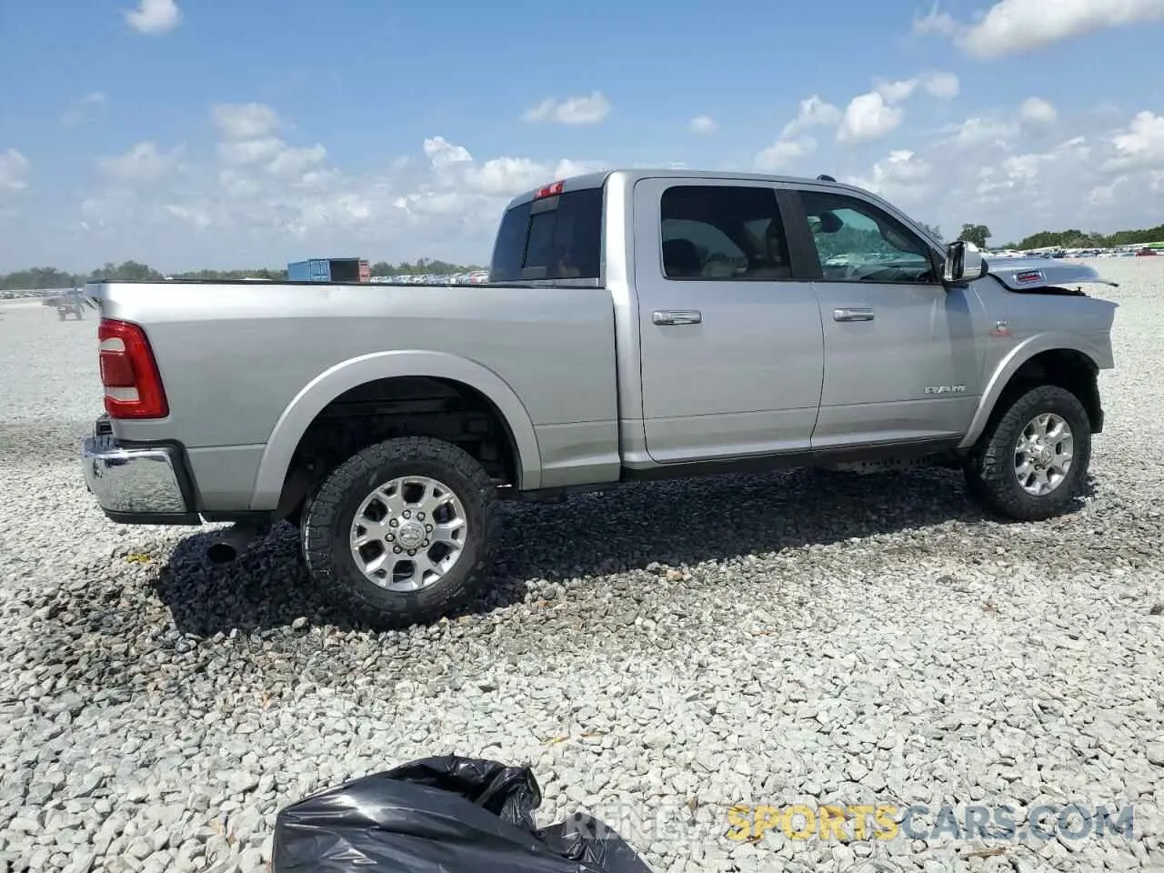3 fotografías del automóvil dañado 3C6UR5FL8MG675819 RAM 2500 2021