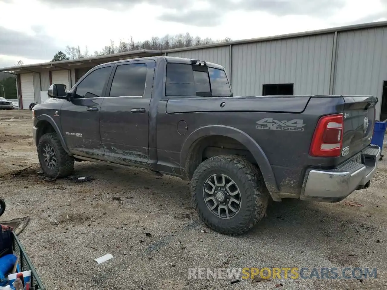 2 fotografías del automóvil dañado 3C6UR5GL7MG591845 RAM 2500 2021