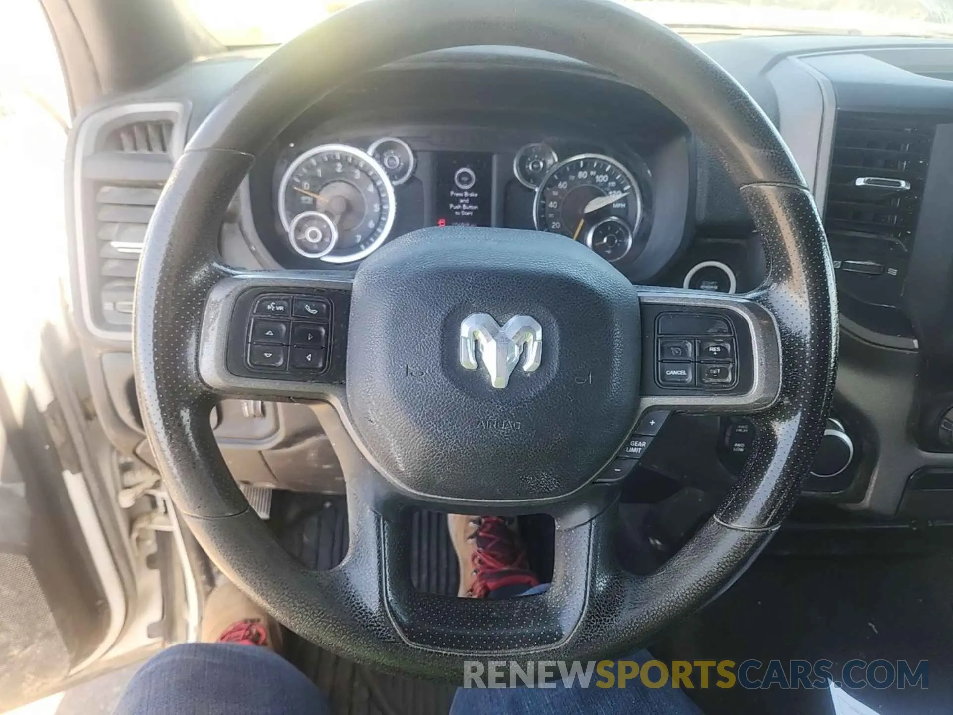 15 fotografías del automóvil dañado 3C6UR5HJ4MG585692 RAM 2500 2021