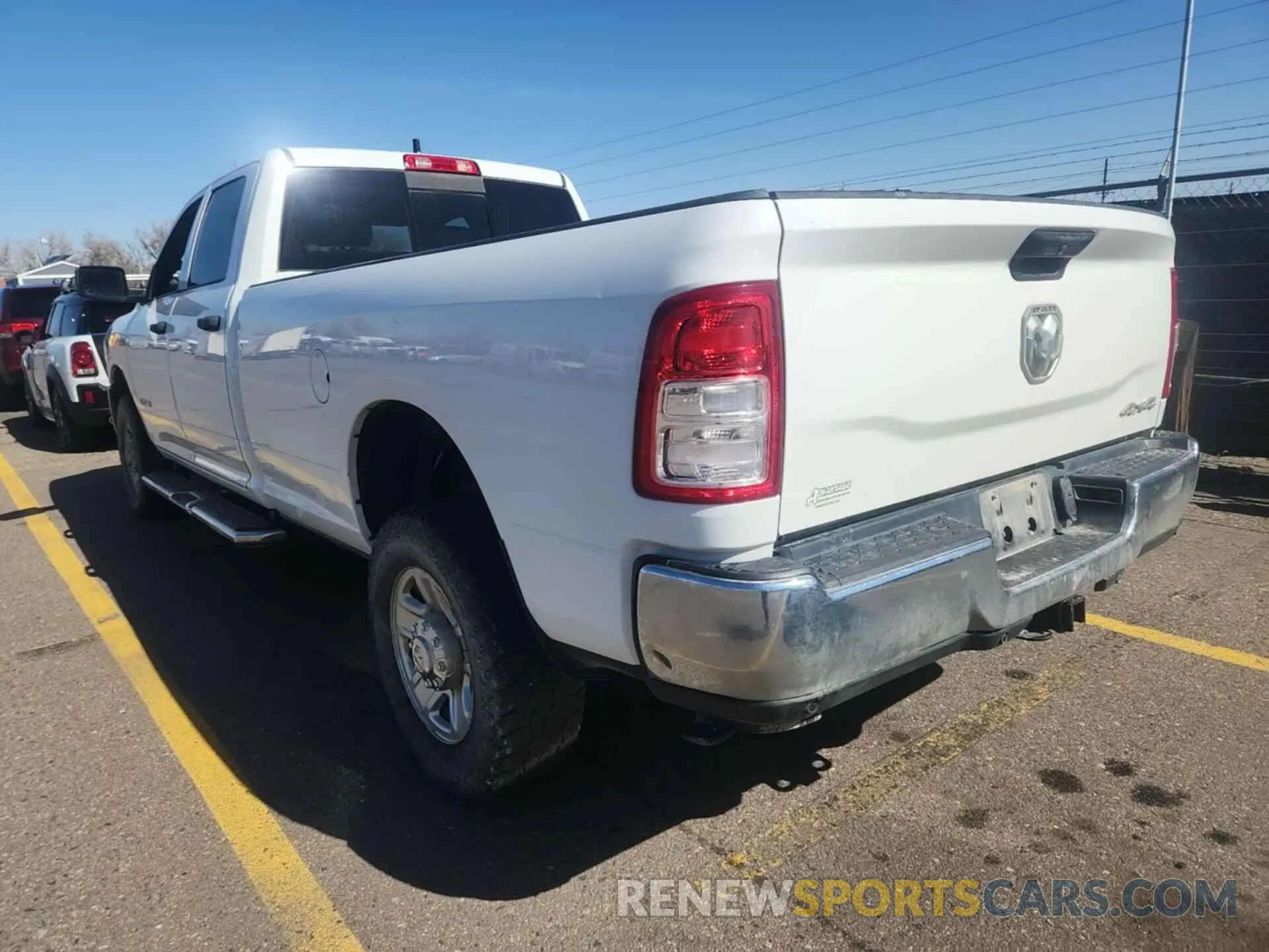 8 fotografías del automóvil dañado 3C6UR5HJ4MG585692 RAM 2500 2021