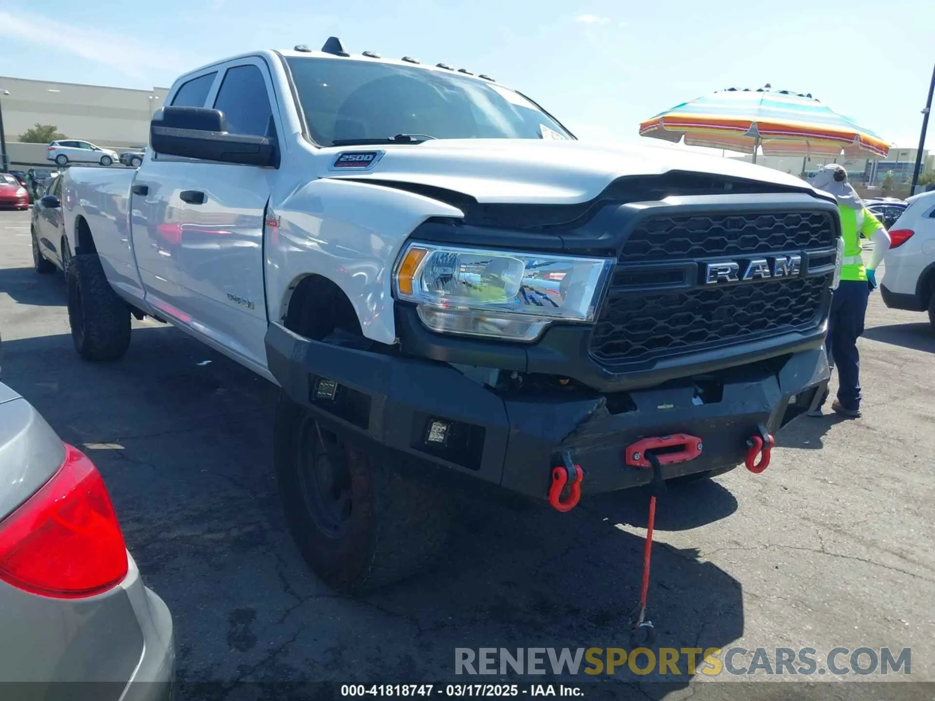 14 fotografías del automóvil dañado 3C6UR5HJ5MG606694 RAM 2500 2021