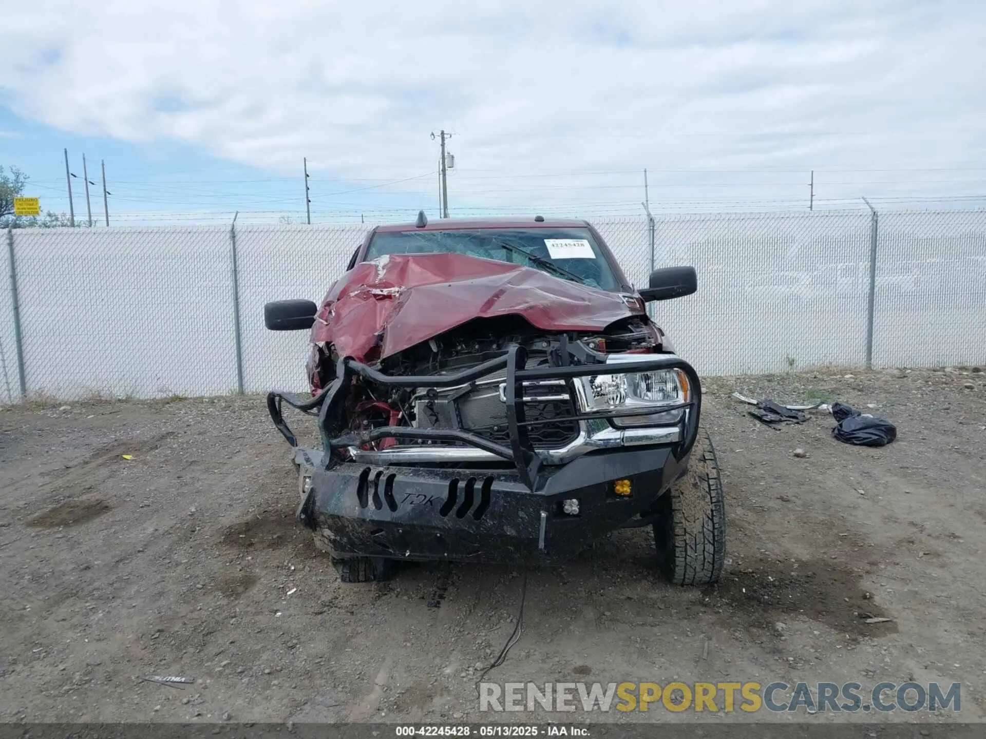 13 fotografías del automóvil dañado 3C6UR5HJ8MG661057 RAM 2500 2021