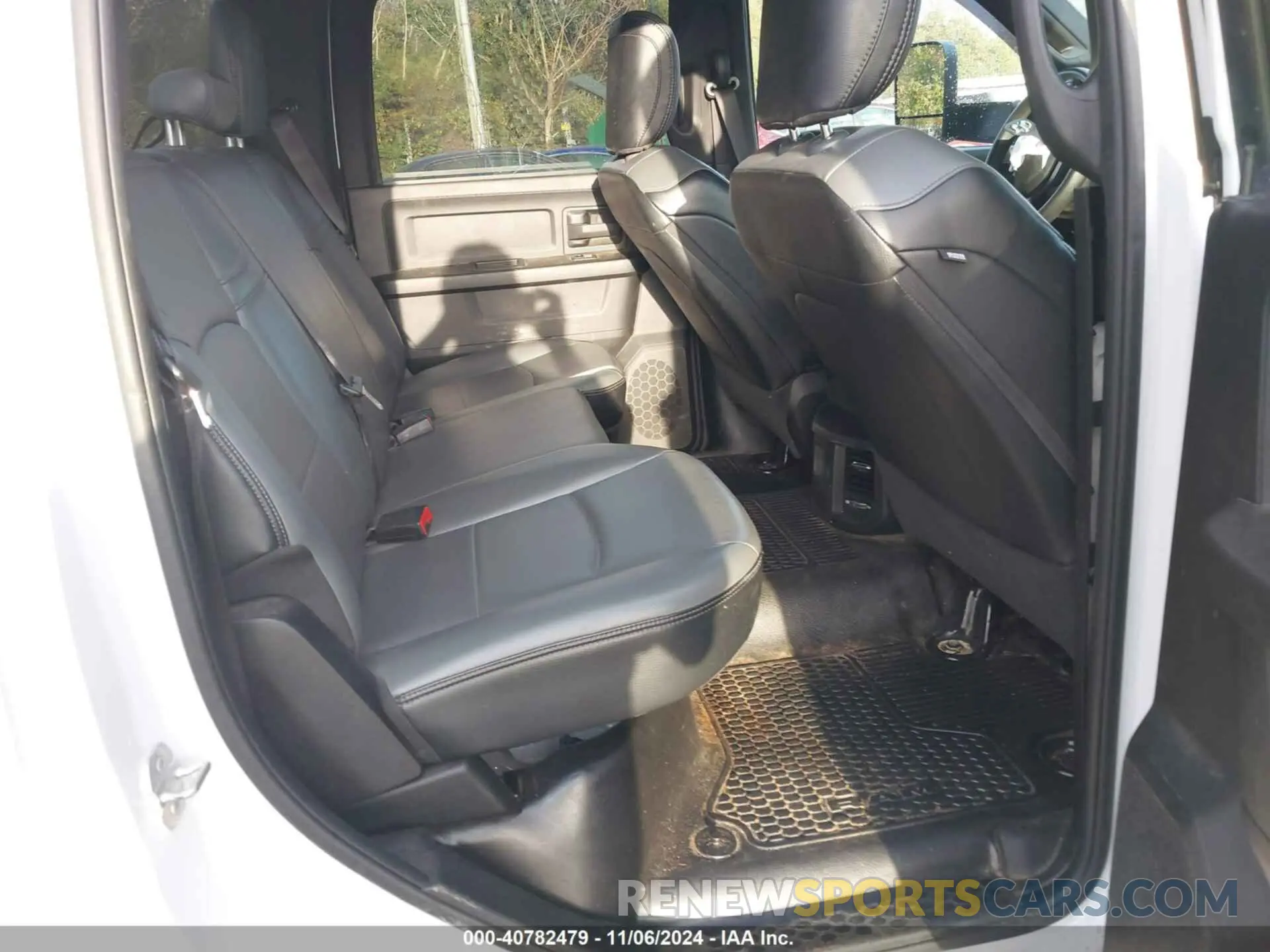 8 fotografías del automóvil dañado 3C6UR5HL0MG648241 RAM 2500 2021