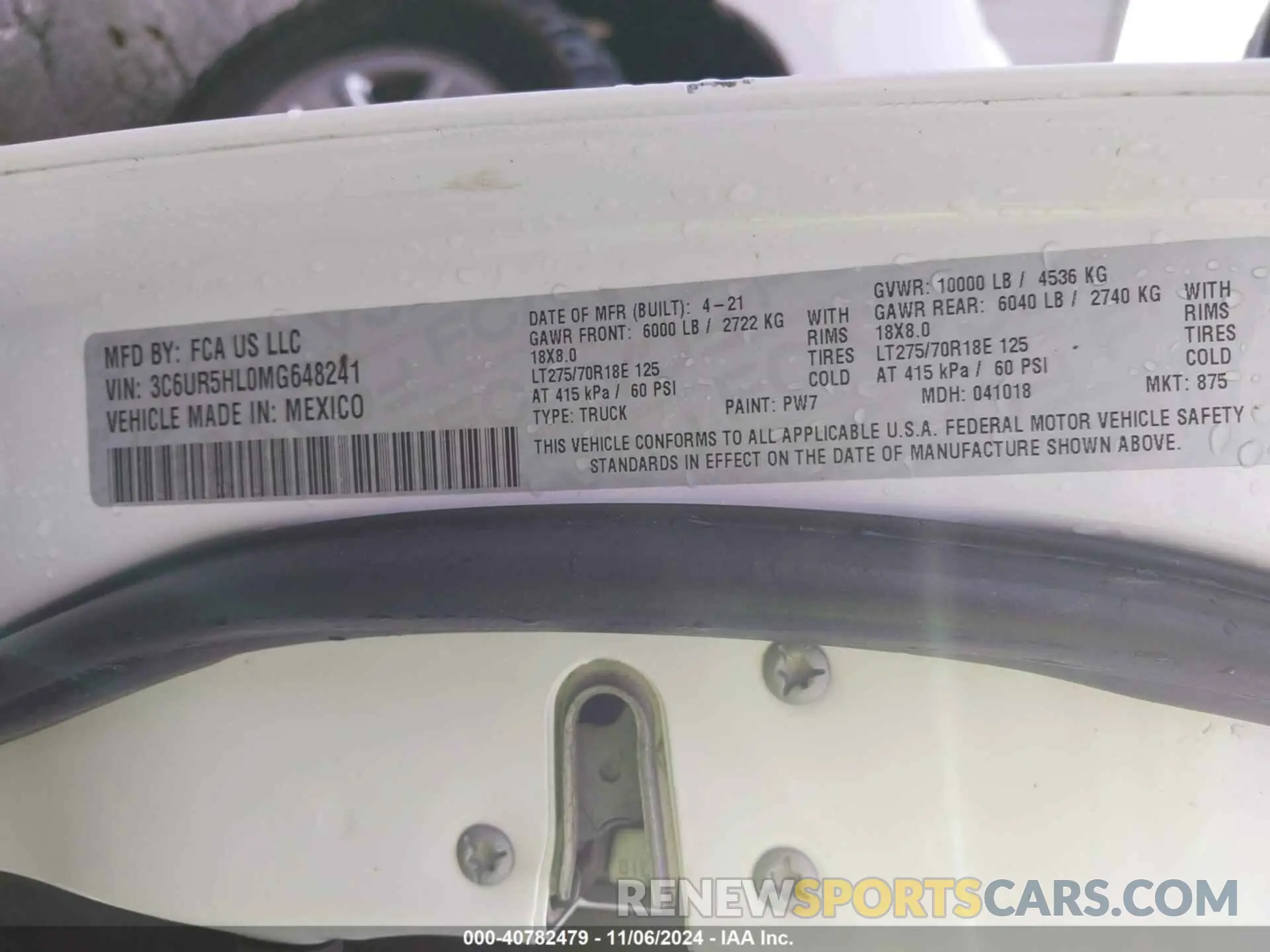 9 fotografías del automóvil dañado 3C6UR5HL0MG648241 RAM 2500 2021