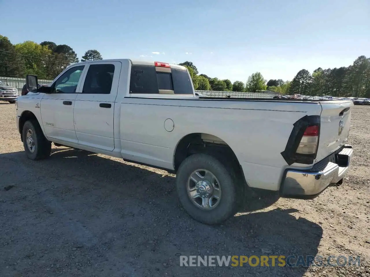 2 fotografías del automóvil dañado 3C6UR5HLXMG532657 RAM 2500 2021