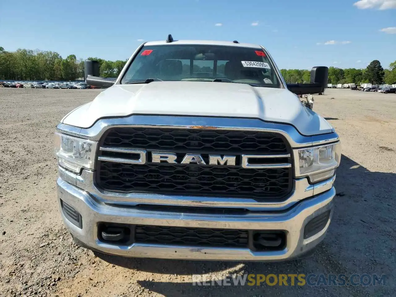 5 fotografías del automóvil dañado 3C6UR5HLXMG532657 RAM 2500 2021