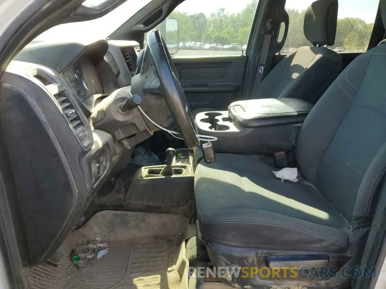 7 fotografías del automóvil dañado 3C6UR5HLXMG532657 RAM 2500 2021
