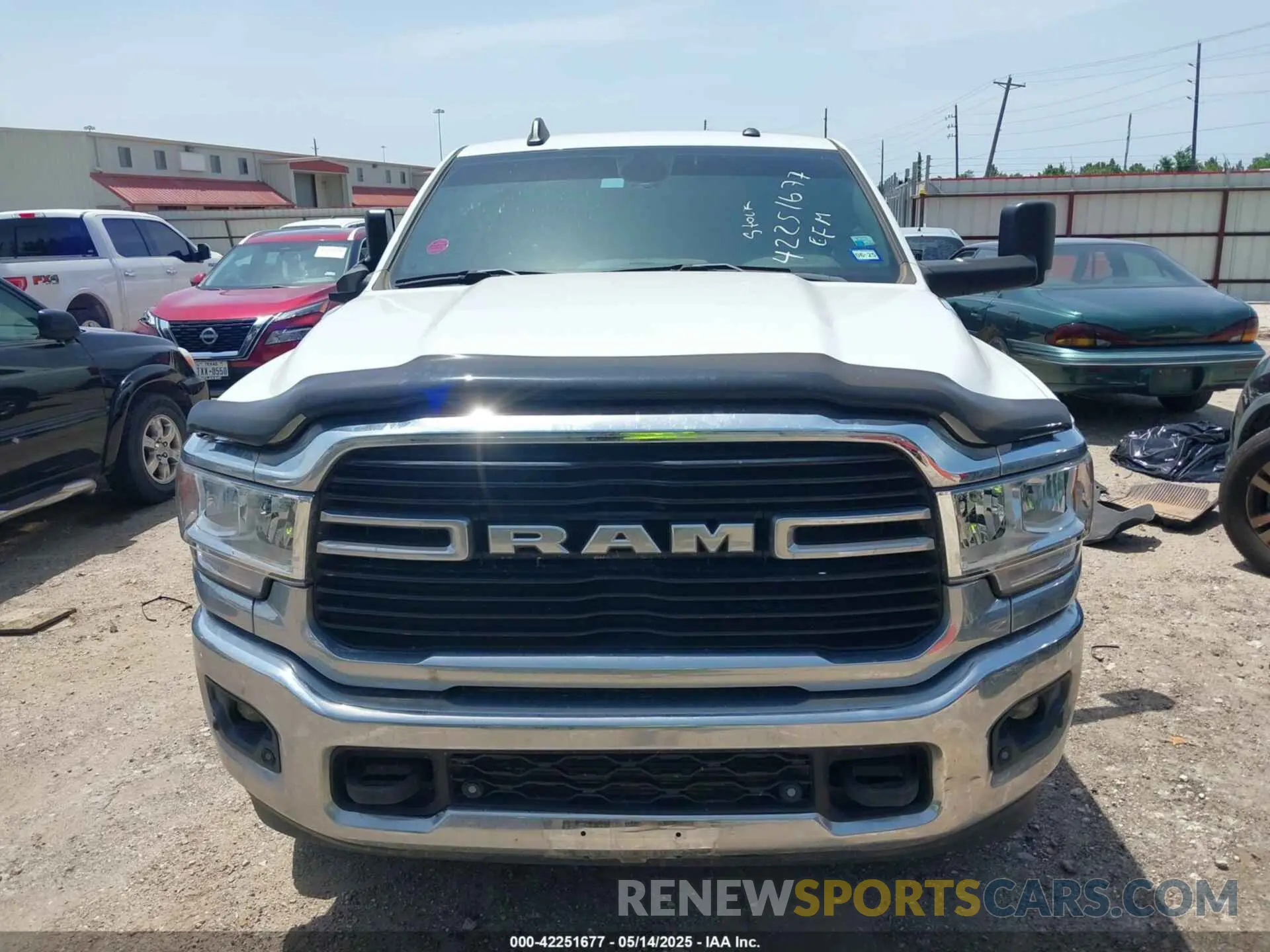 13 fotografías del automóvil dañado 3C6UR5JL1MG652017 RAM 2500 2021