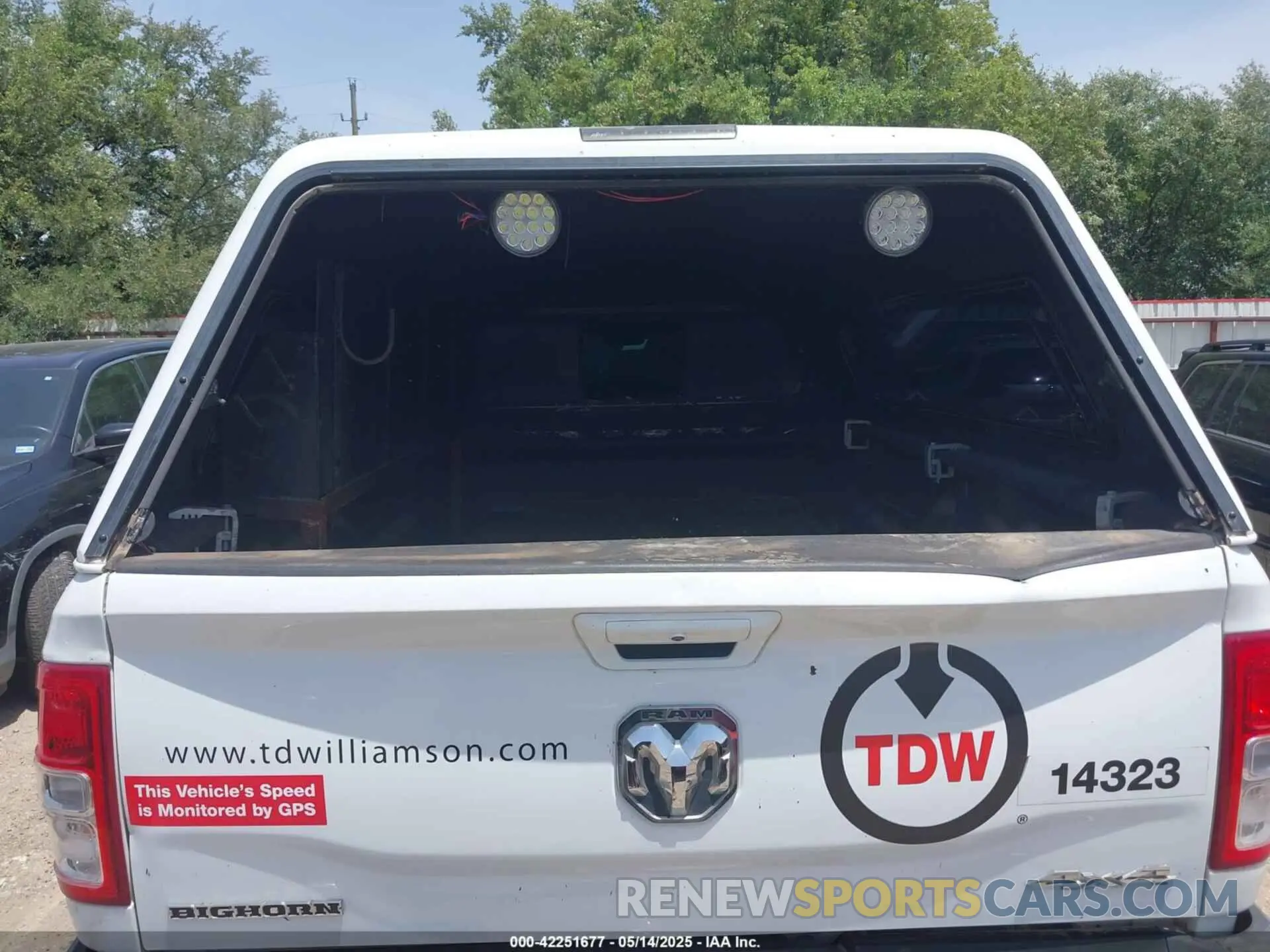 6 fotografías del automóvil dañado 3C6UR5JL1MG652017 RAM 2500 2021