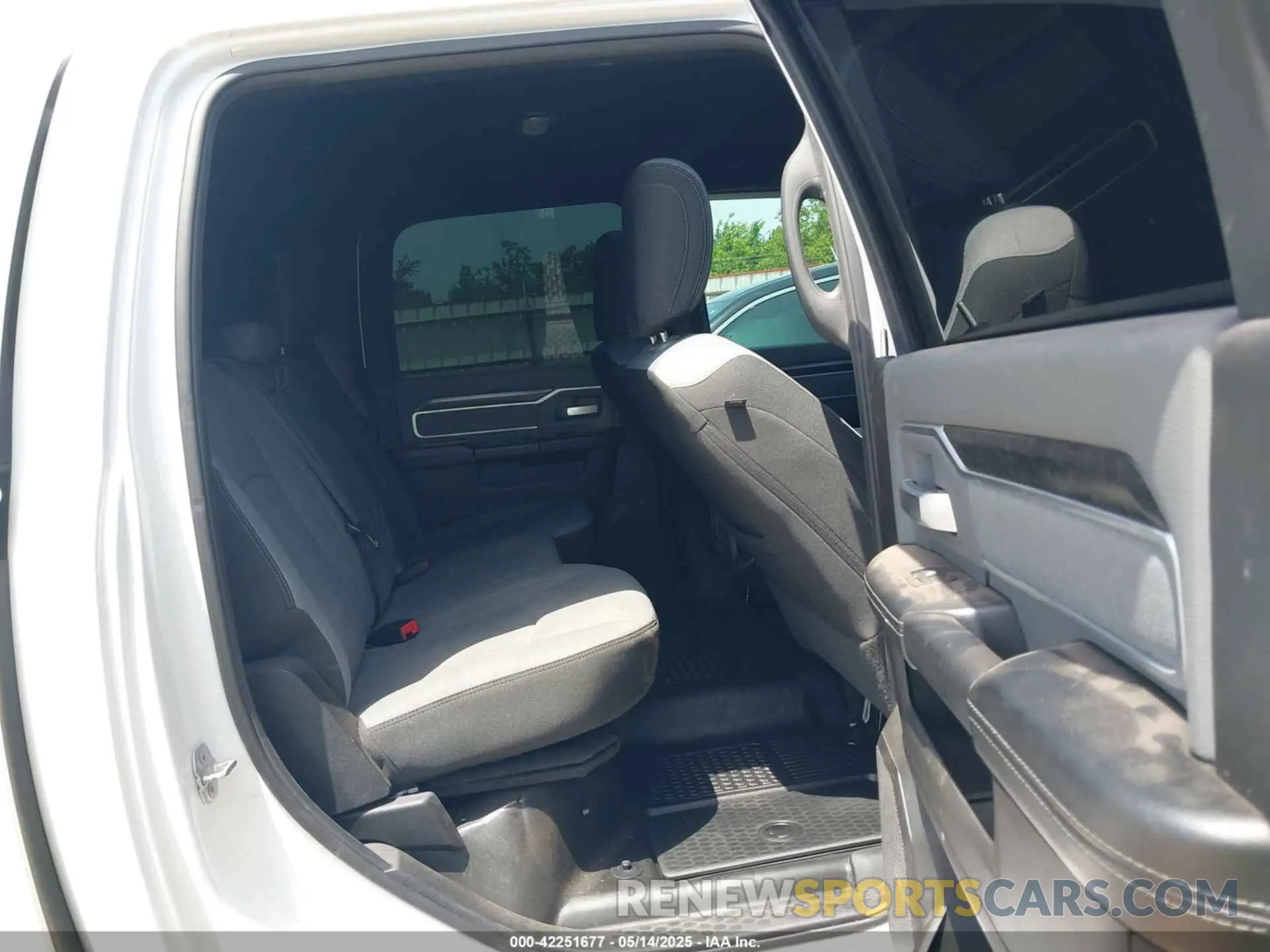8 fotografías del automóvil dañado 3C6UR5JL1MG652017 RAM 2500 2021