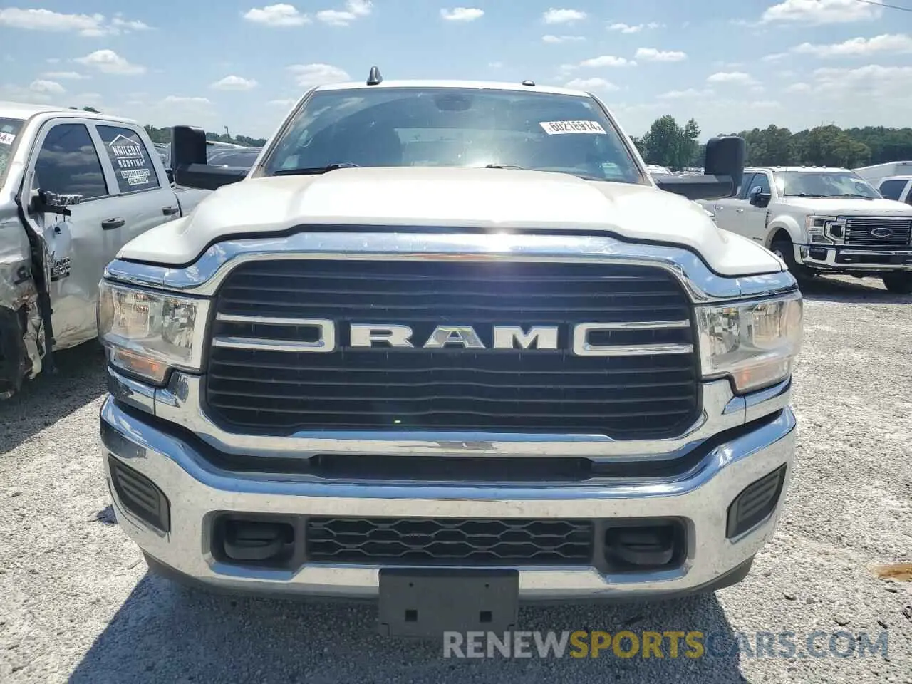5 fotografías del automóvil dañado 3C6UR5JL2MG554761 RAM 2500 2021