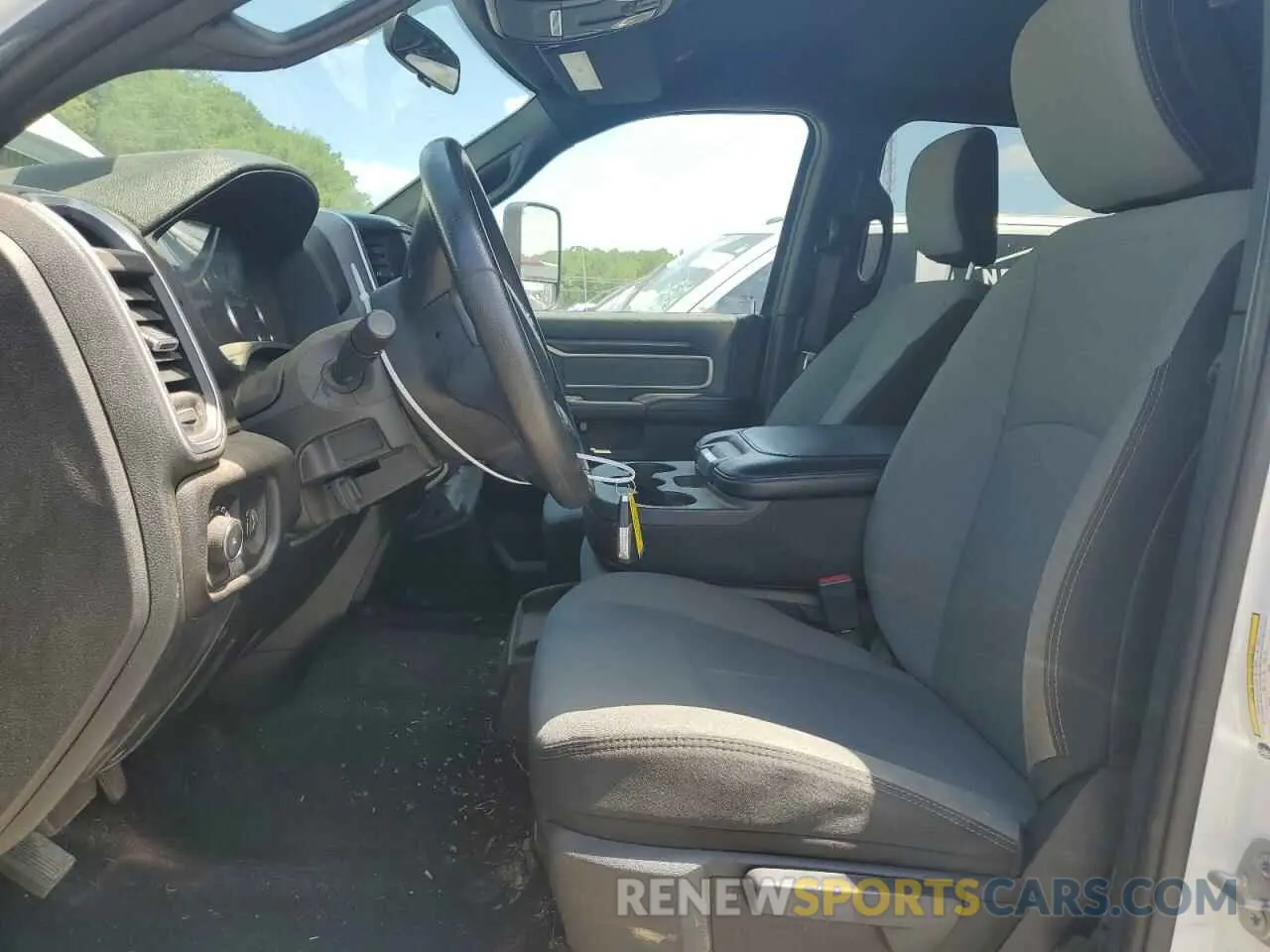 7 fotografías del automóvil dañado 3C6UR5JL2MG554761 RAM 2500 2021