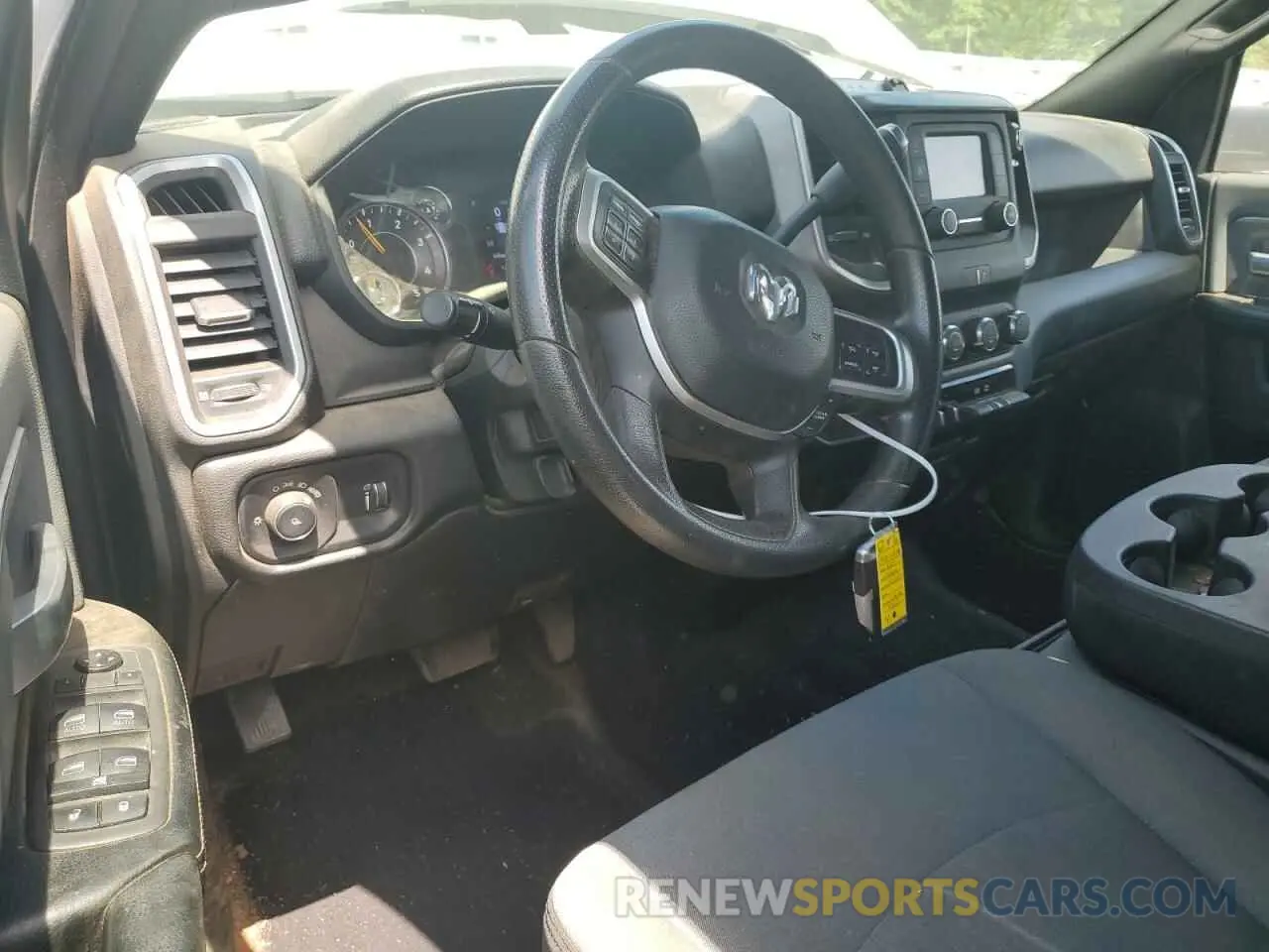 8 fotografías del automóvil dañado 3C6UR5JL2MG554761 RAM 2500 2021
