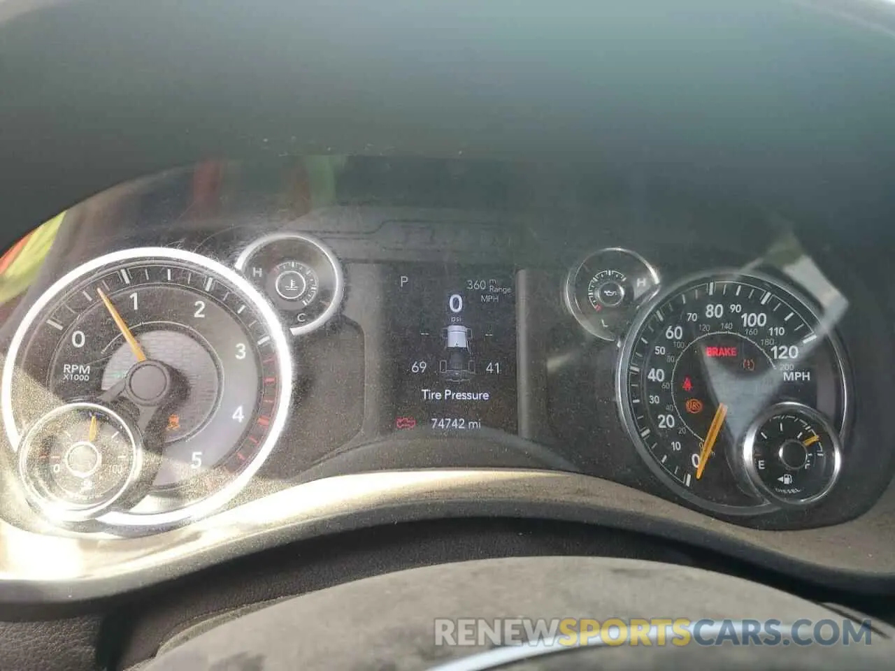9 fotografías del automóvil dañado 3C6UR5JL2MG554761 RAM 2500 2021