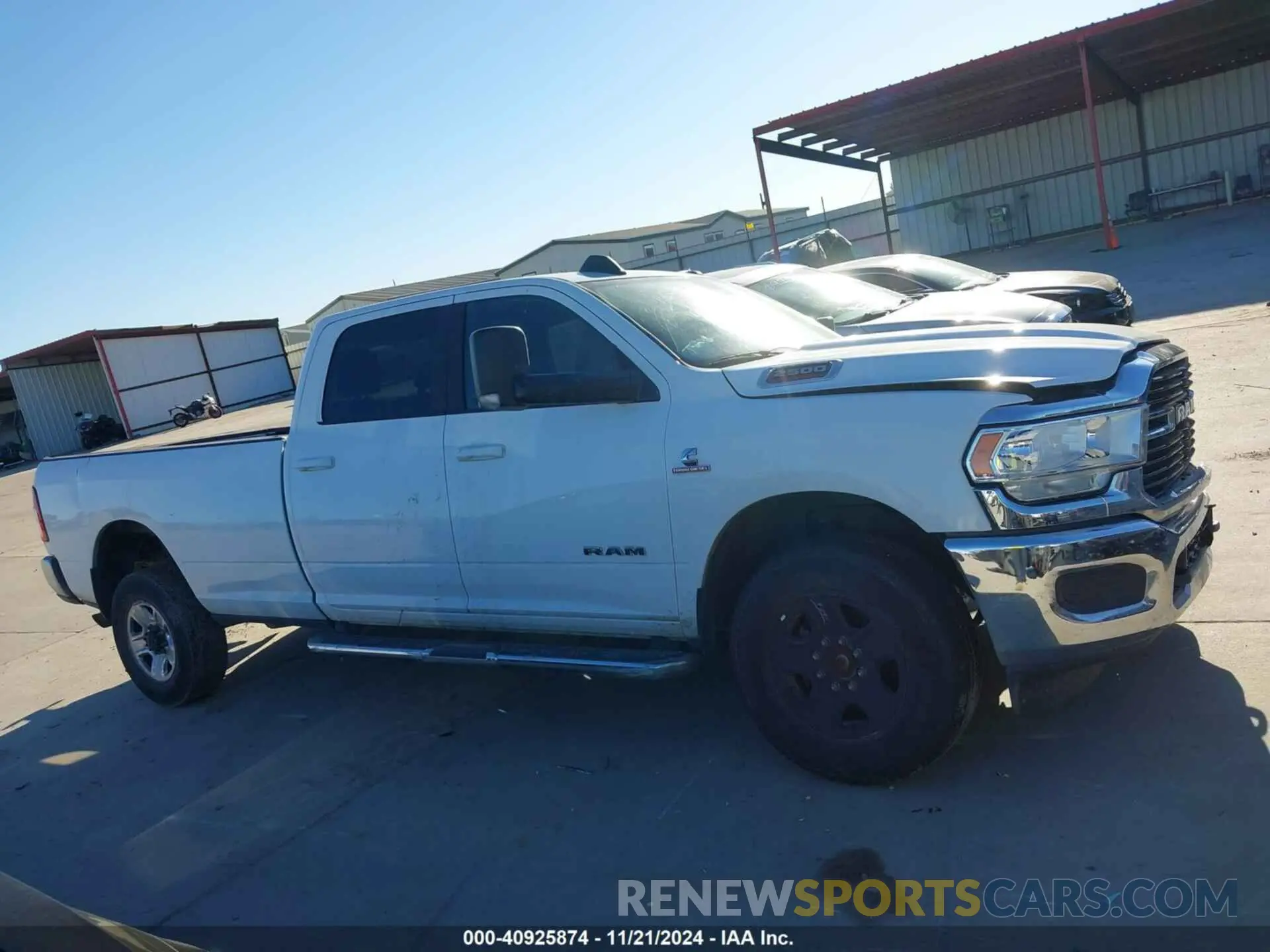 14 fotografías del automóvil dañado 3C6UR5JL6MG542354 RAM 2500 2021
