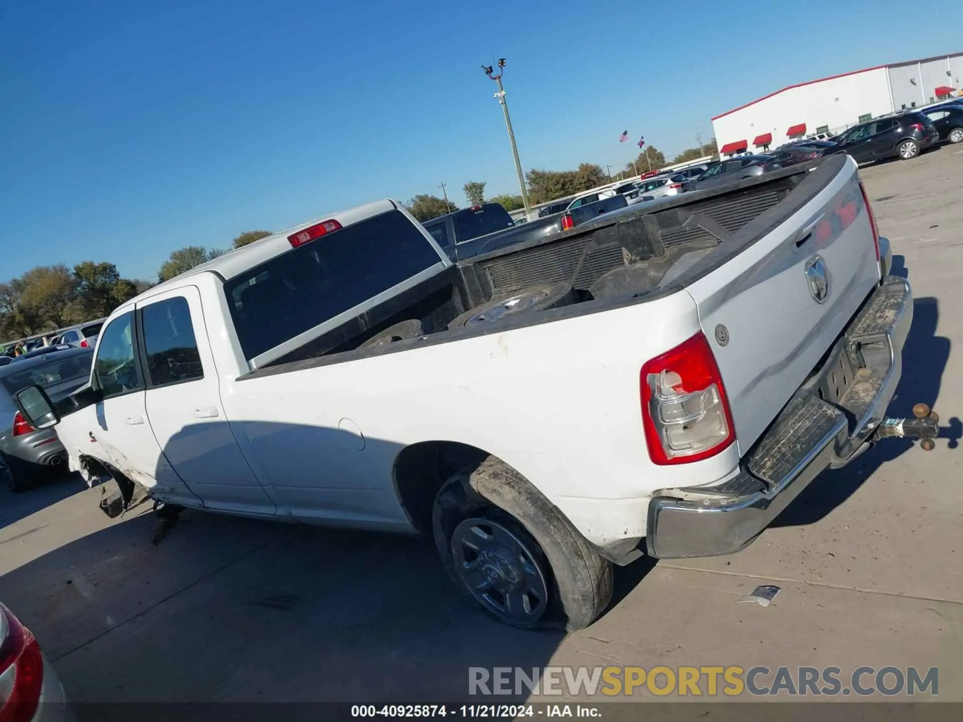 15 fotografías del automóvil dañado 3C6UR5JL6MG542354 RAM 2500 2021
