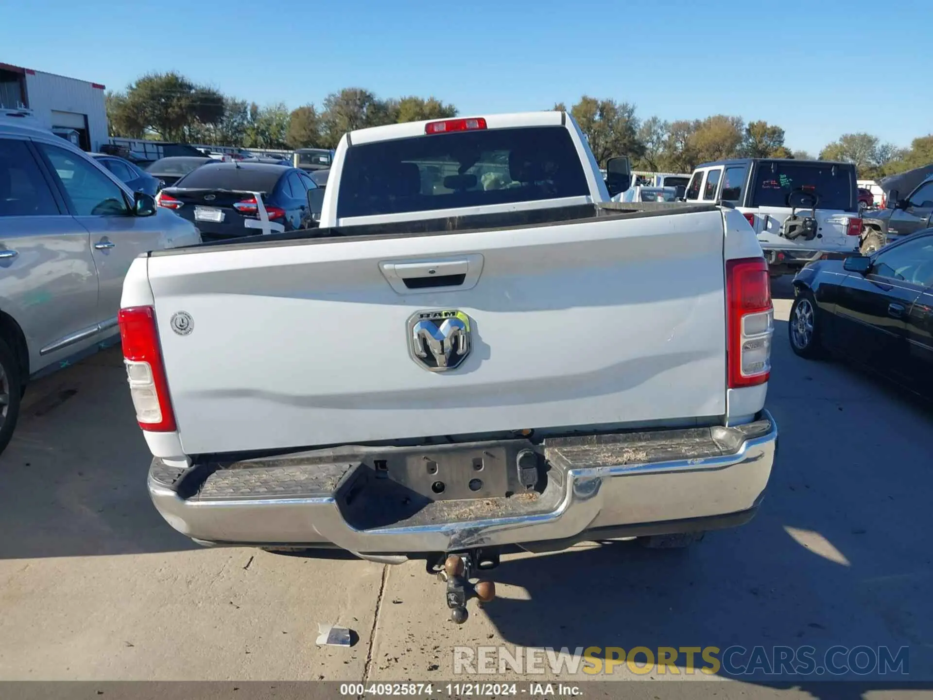 17 fotografías del automóvil dañado 3C6UR5JL6MG542354 RAM 2500 2021