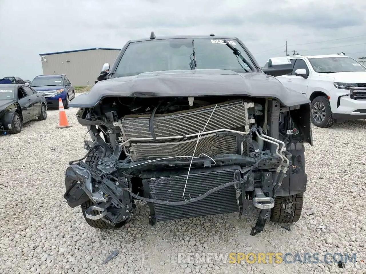 5 fotografías del automóvil dañado 3C6UR5SL3MG674681 RAM 2500 2021