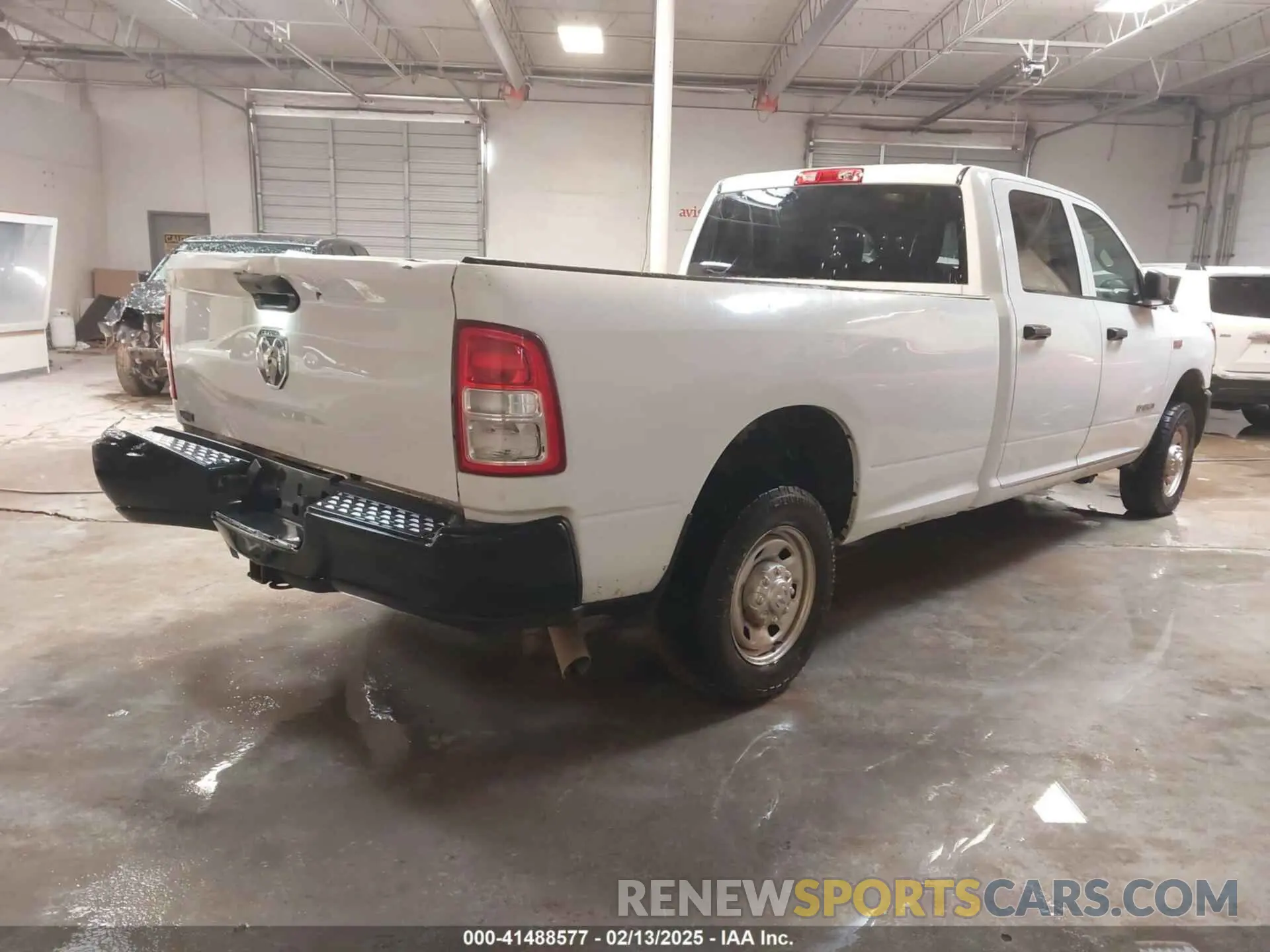 4 fotografías del automóvil dañado 3C6UR4HJ0NG120662 RAM 2500 2022