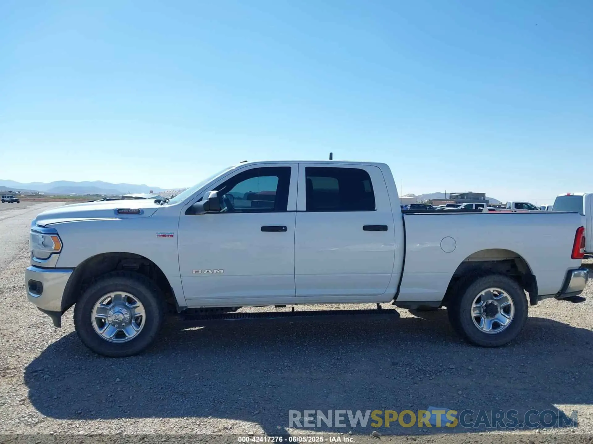 14 fotografías del automóvil dañado 3C6UR5CJ2NG272004 RAM 2500 2022
