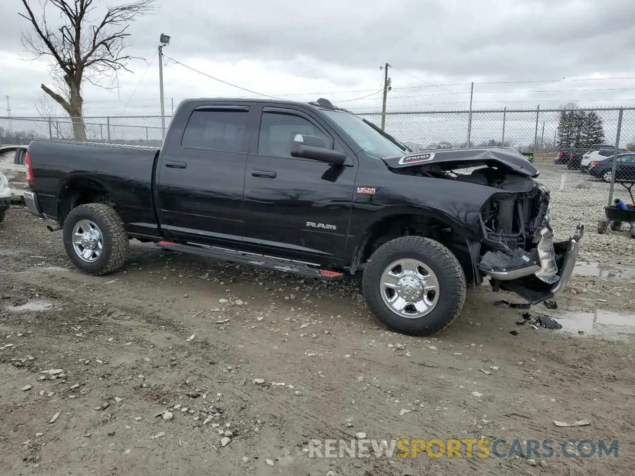 4 fotografías del automóvil dañado 3C6UR5CJ4NG251655 RAM 2500 2022