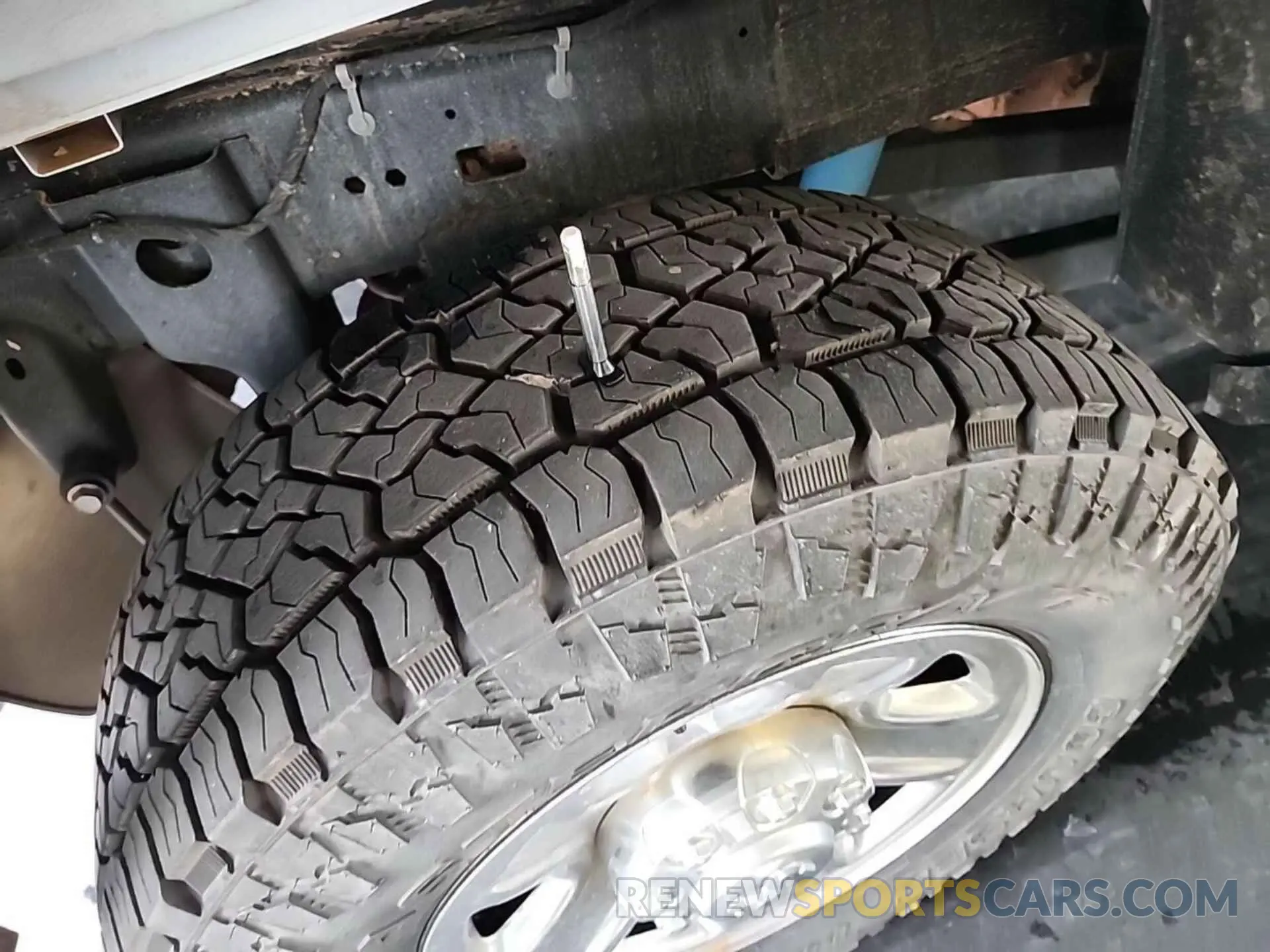 19 fotografías del automóvil dañado 3C6UR5CJ5NG320823 RAM 2500 2022
