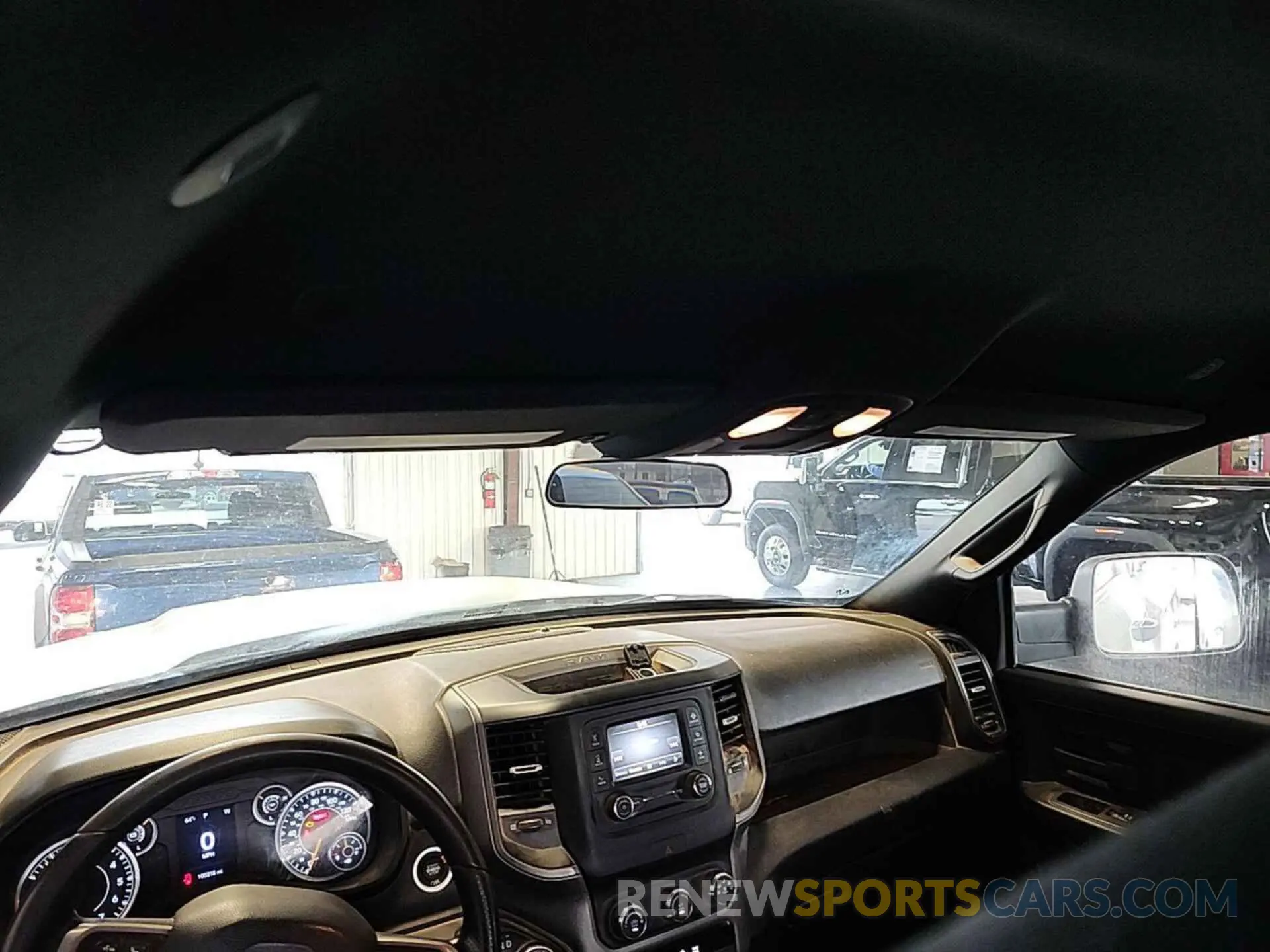 2 fotografías del automóvil dañado 3C6UR5CJ5NG320823 RAM 2500 2022