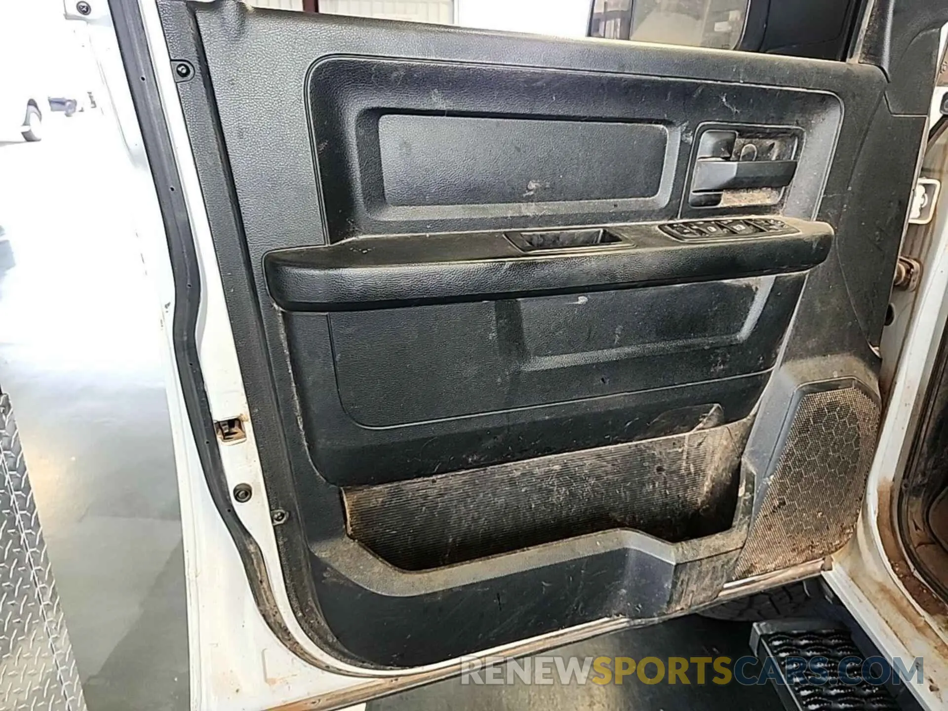3 fotografías del automóvil dañado 3C6UR5CJ5NG320823 RAM 2500 2022