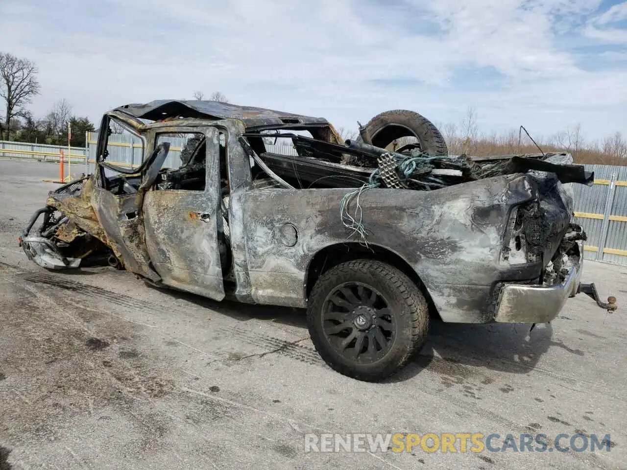 2 fotografías del automóvil dañado 3C6UR5CJ5NG366667 RAM 2500 2022