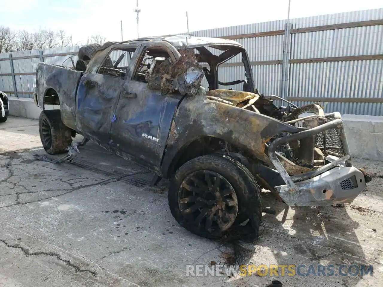 4 fotografías del automóvil dañado 3C6UR5CJ5NG366667 RAM 2500 2022