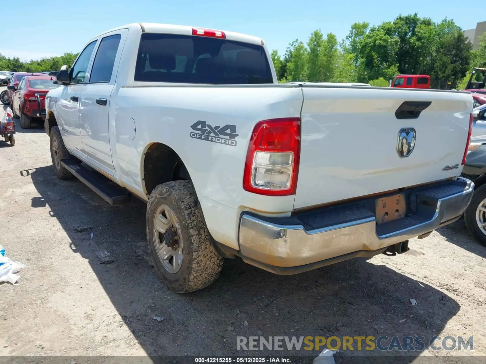 3 fotografías del automóvil dañado 3C6UR5CJ7NG320841 RAM 2500 2022