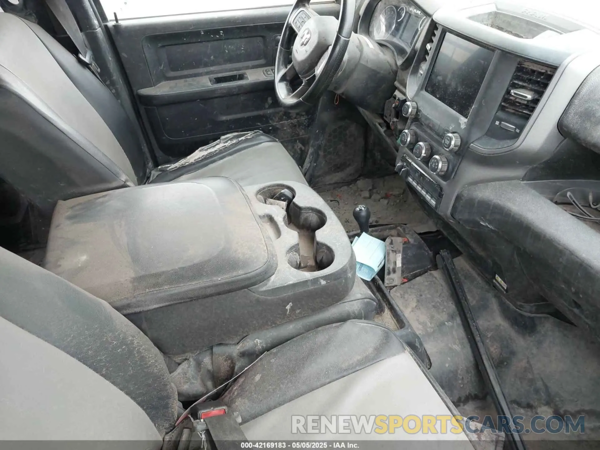 5 fotografías del automóvil dañado 3C6UR5CJ7NG439487 RAM 2500 2022