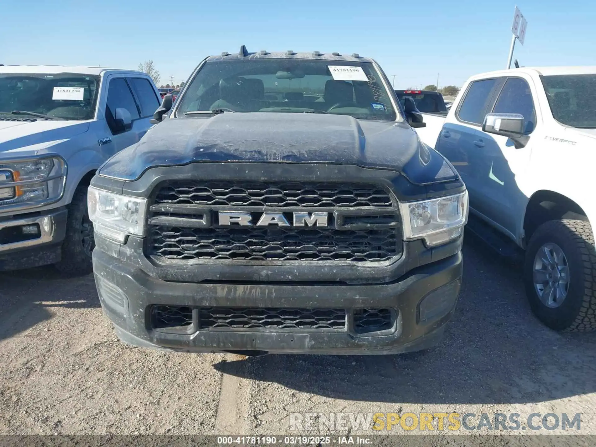 12 fotografías del automóvil dañado 3C6UR5CJ9NG370754 RAM 2500 2022