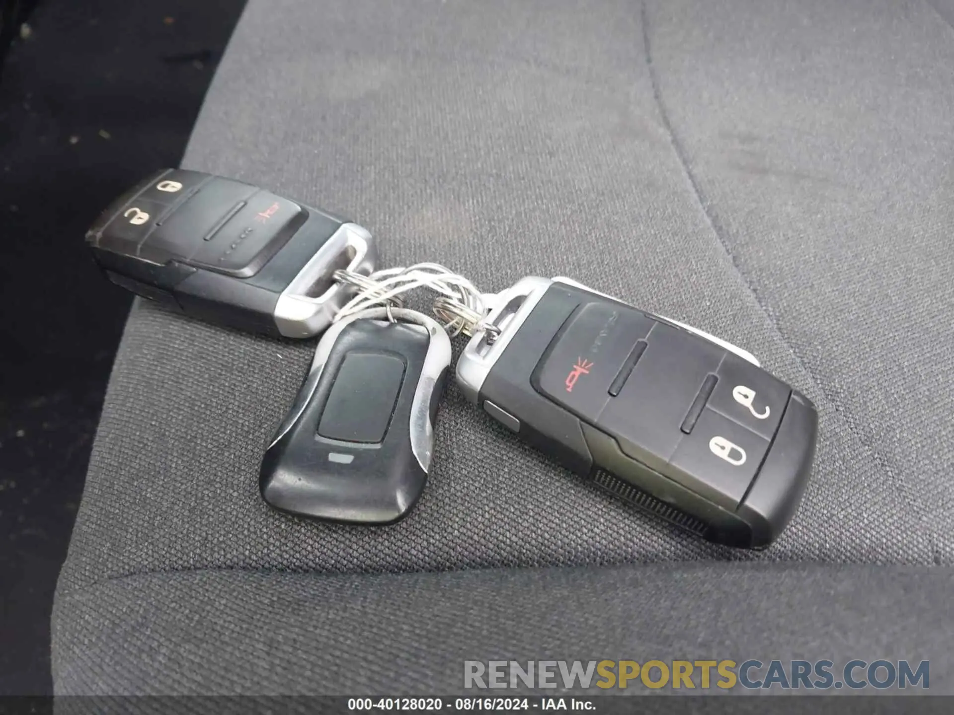 11 fotografías del automóvil dañado 3C6UR5CJXNG110864 RAM 2500 2022