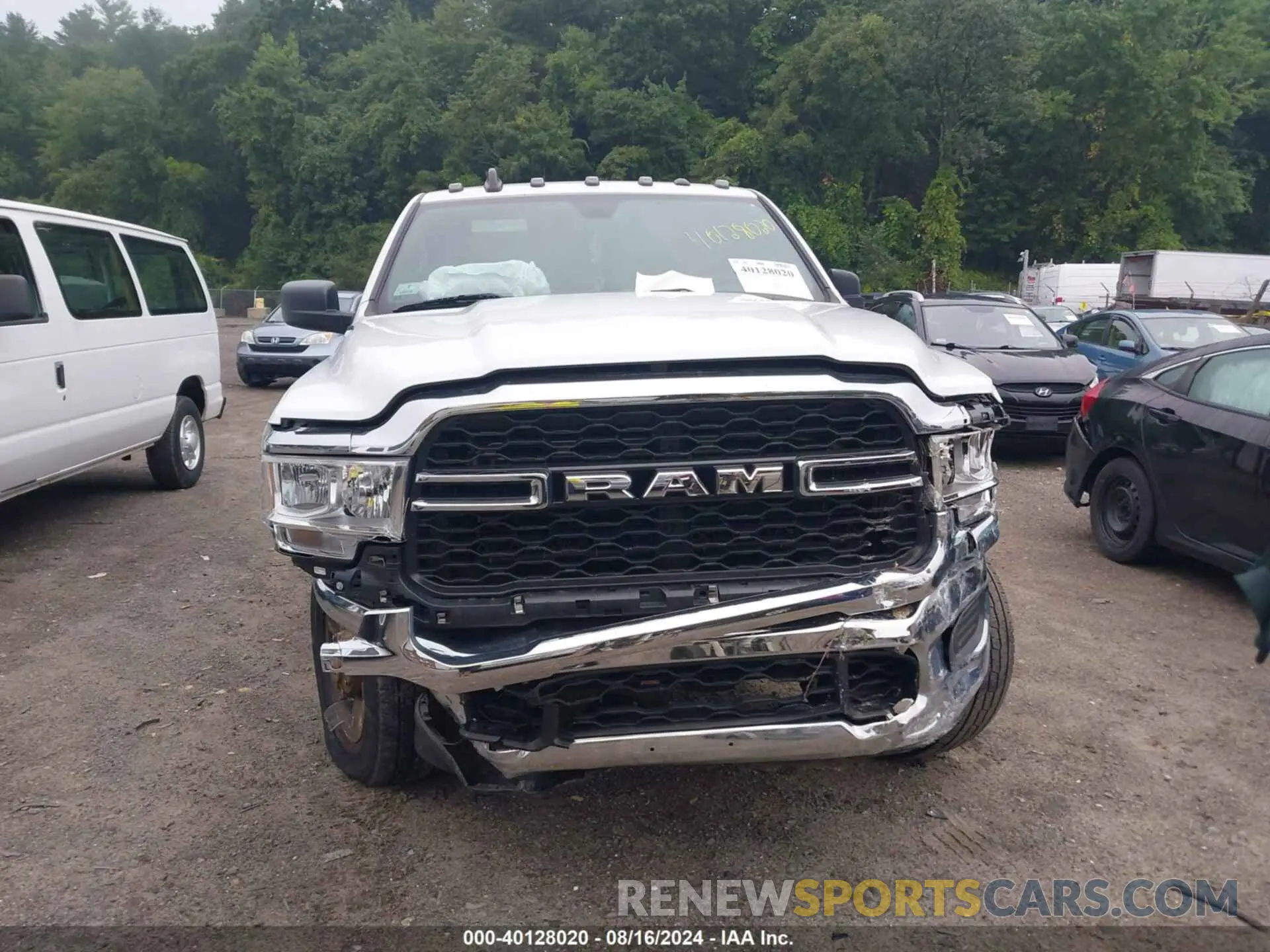 12 fotografías del automóvil dañado 3C6UR5CJXNG110864 RAM 2500 2022