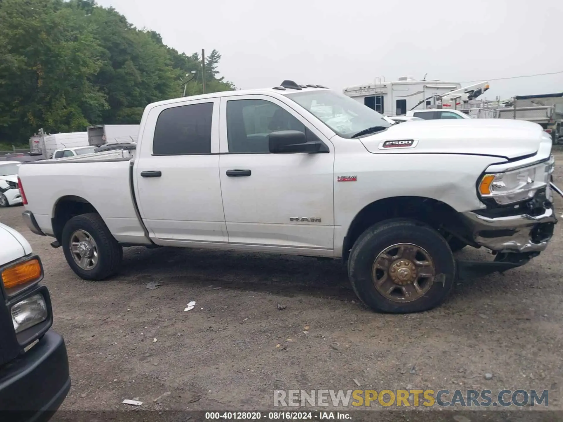 13 fotografías del automóvil dañado 3C6UR5CJXNG110864 RAM 2500 2022