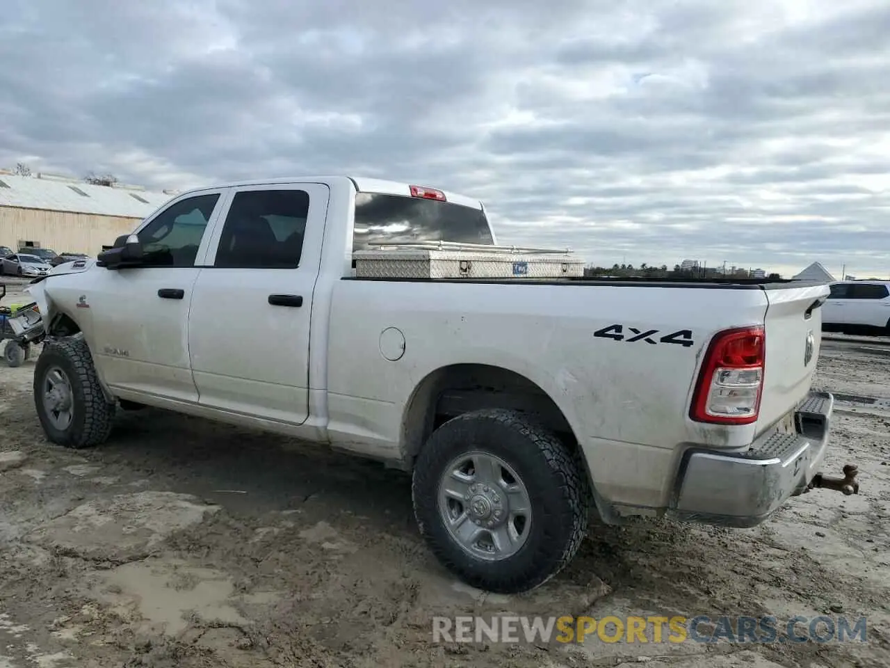 2 fotografías del automóvil dañado 3C6UR5CL3NG130973 RAM 2500 2022