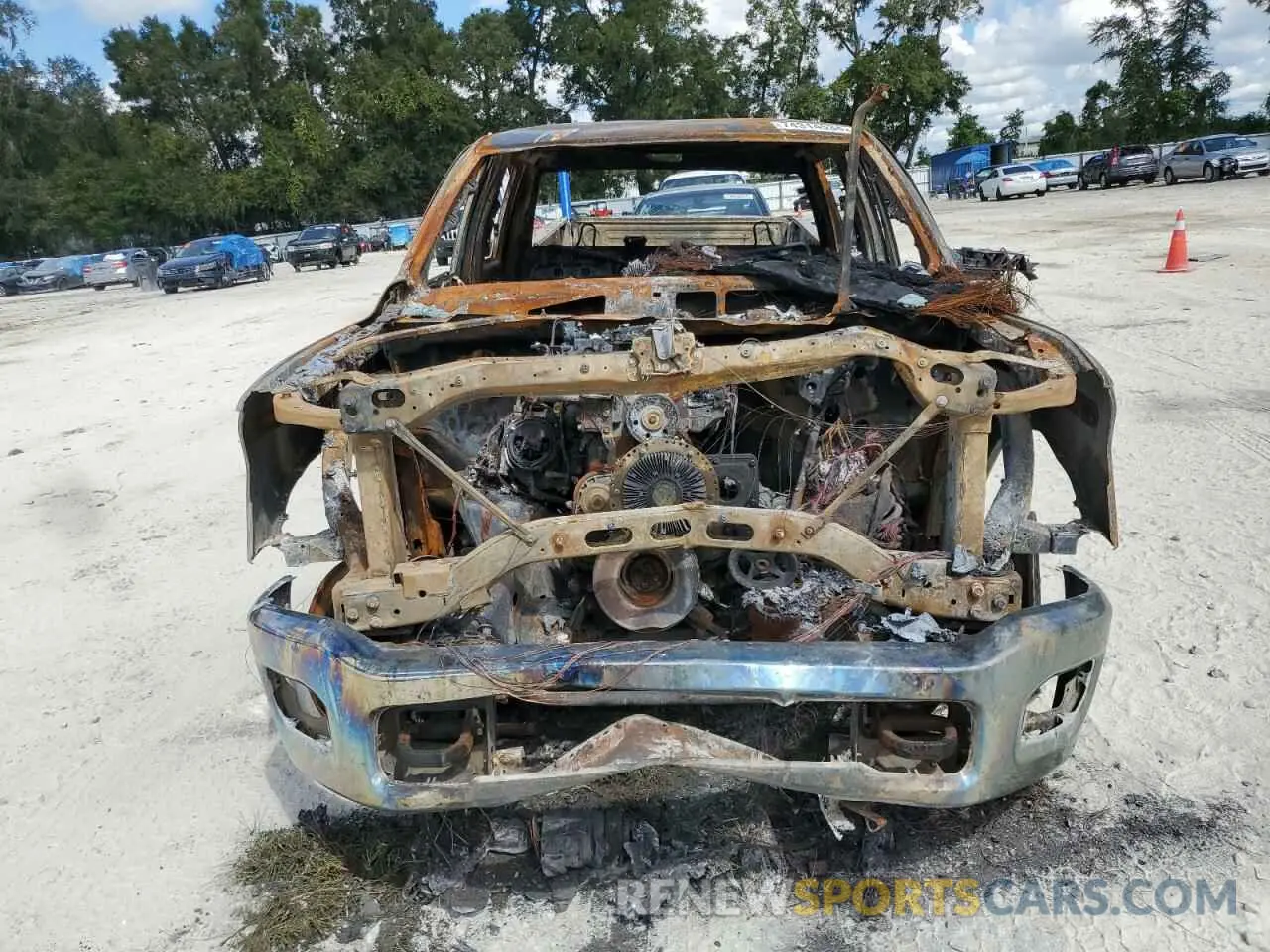 5 fotografías del automóvil dañado 3C6UR5CL7NG401288 RAM 2500 2022