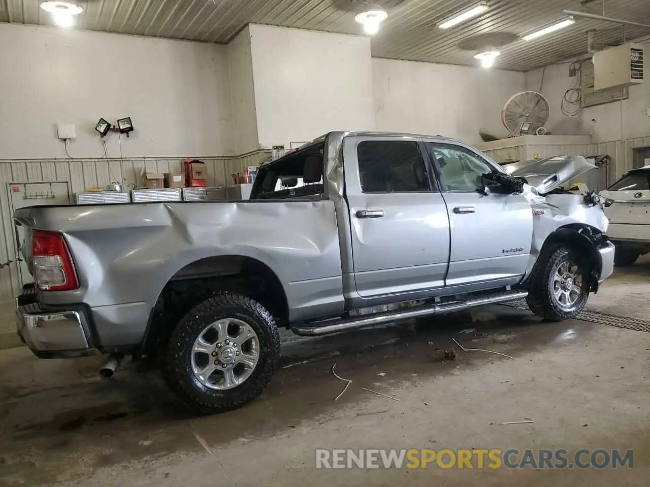 3 fotografías del automóvil dañado 3C6UR5DJ3NG280241 RAM 2500 2022