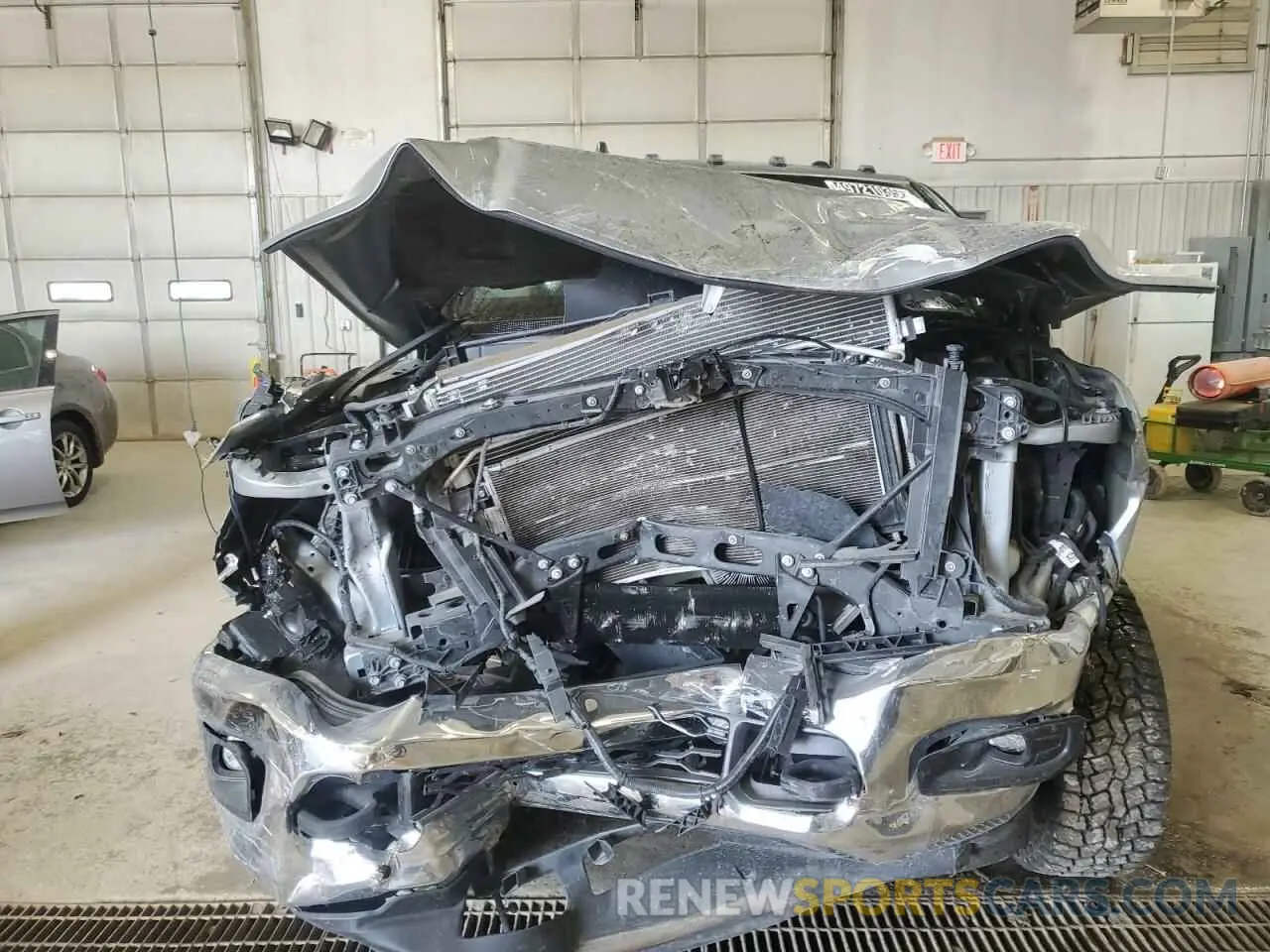 5 fotografías del automóvil dañado 3C6UR5DJ3NG280241 RAM 2500 2022